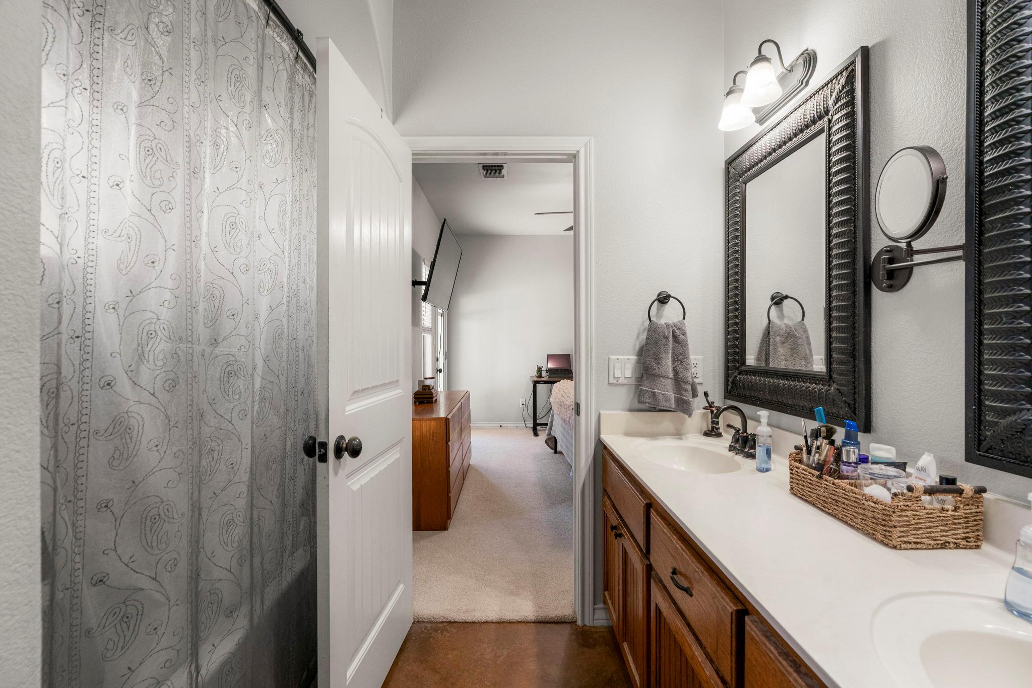 10233 Twin Lake Loop, Dripping Springs, TX 78620