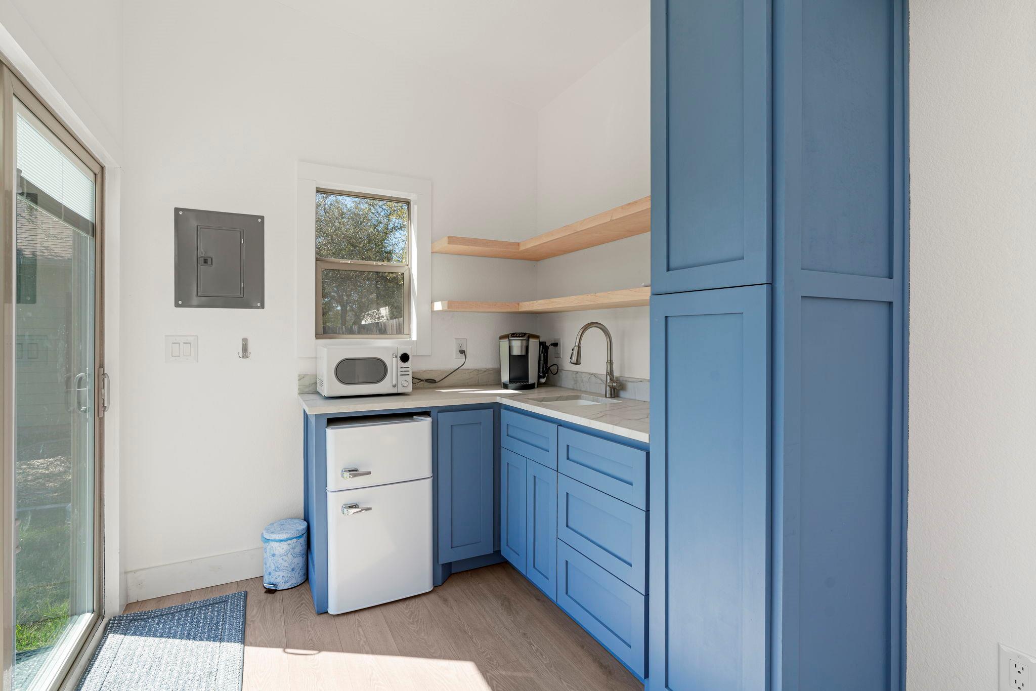 10233 Twin Lake Loop, Dripping Springs, TX 78620