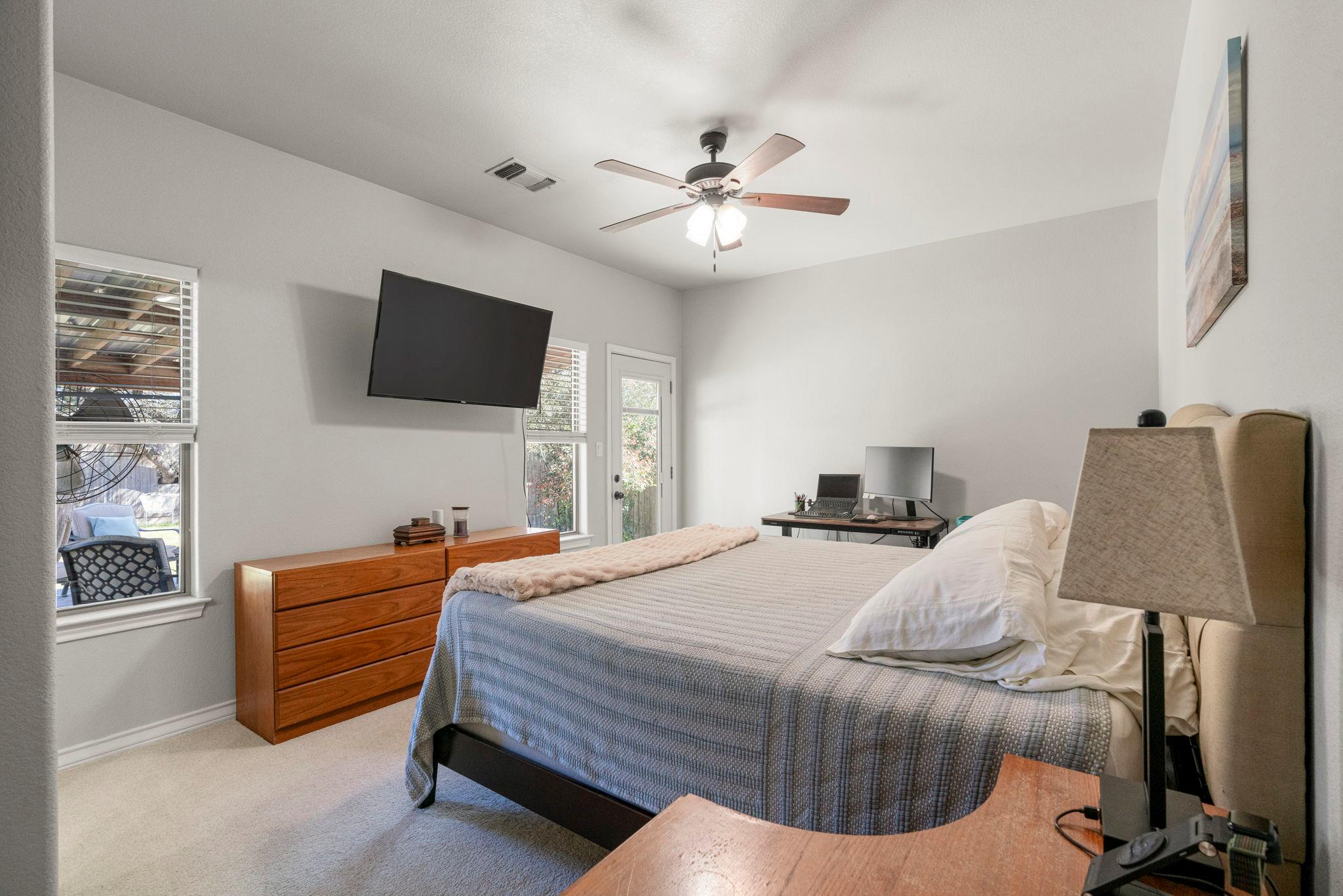 10233 Twin Lake Loop, Dripping Springs, TX 78620