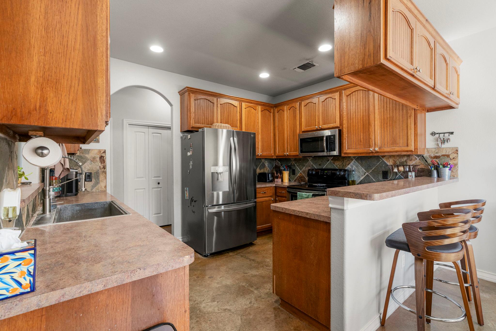 10233 Twin Lake Loop, Dripping Springs, TX 78620