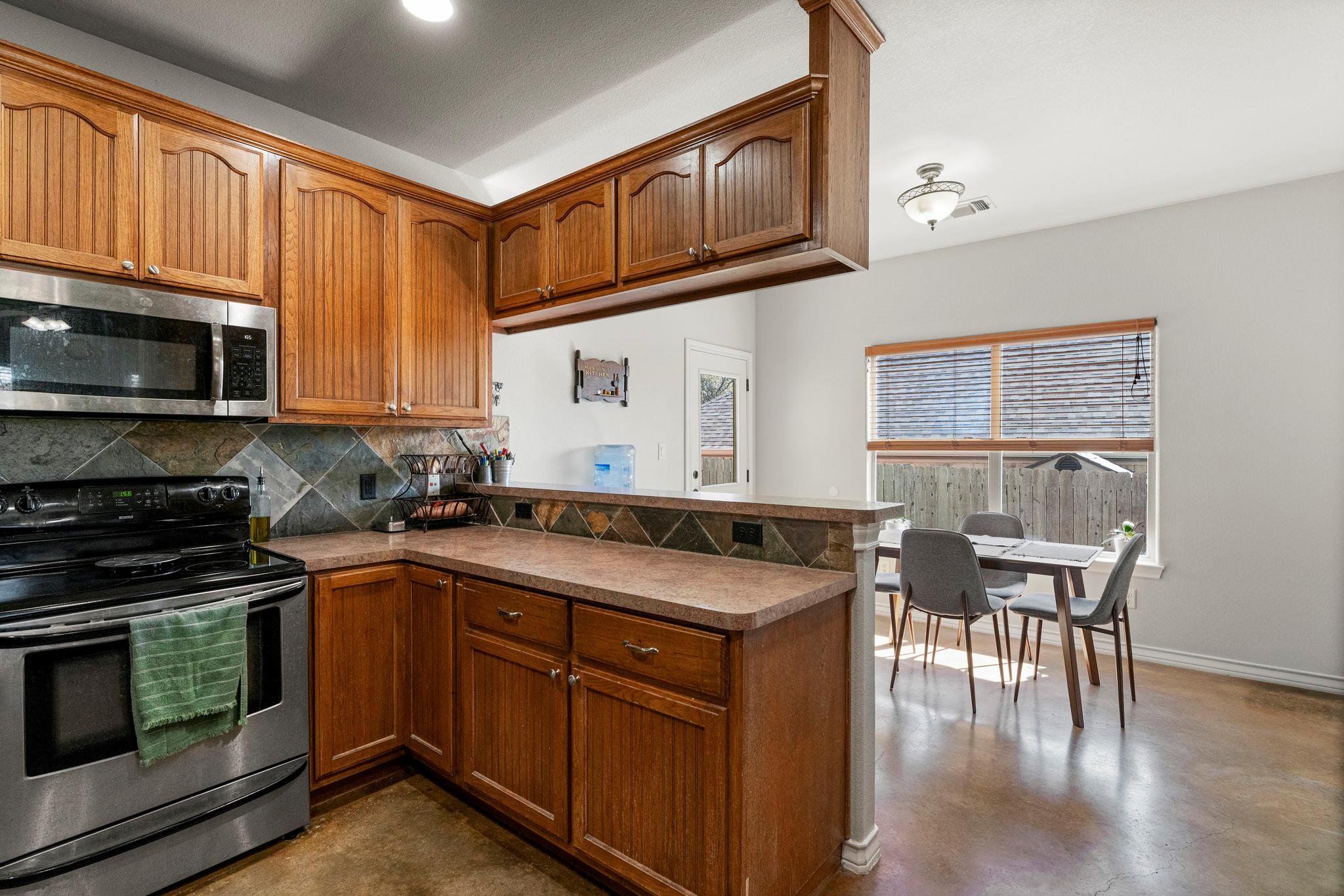 10233 Twin Lake Loop, Dripping Springs, TX 78620