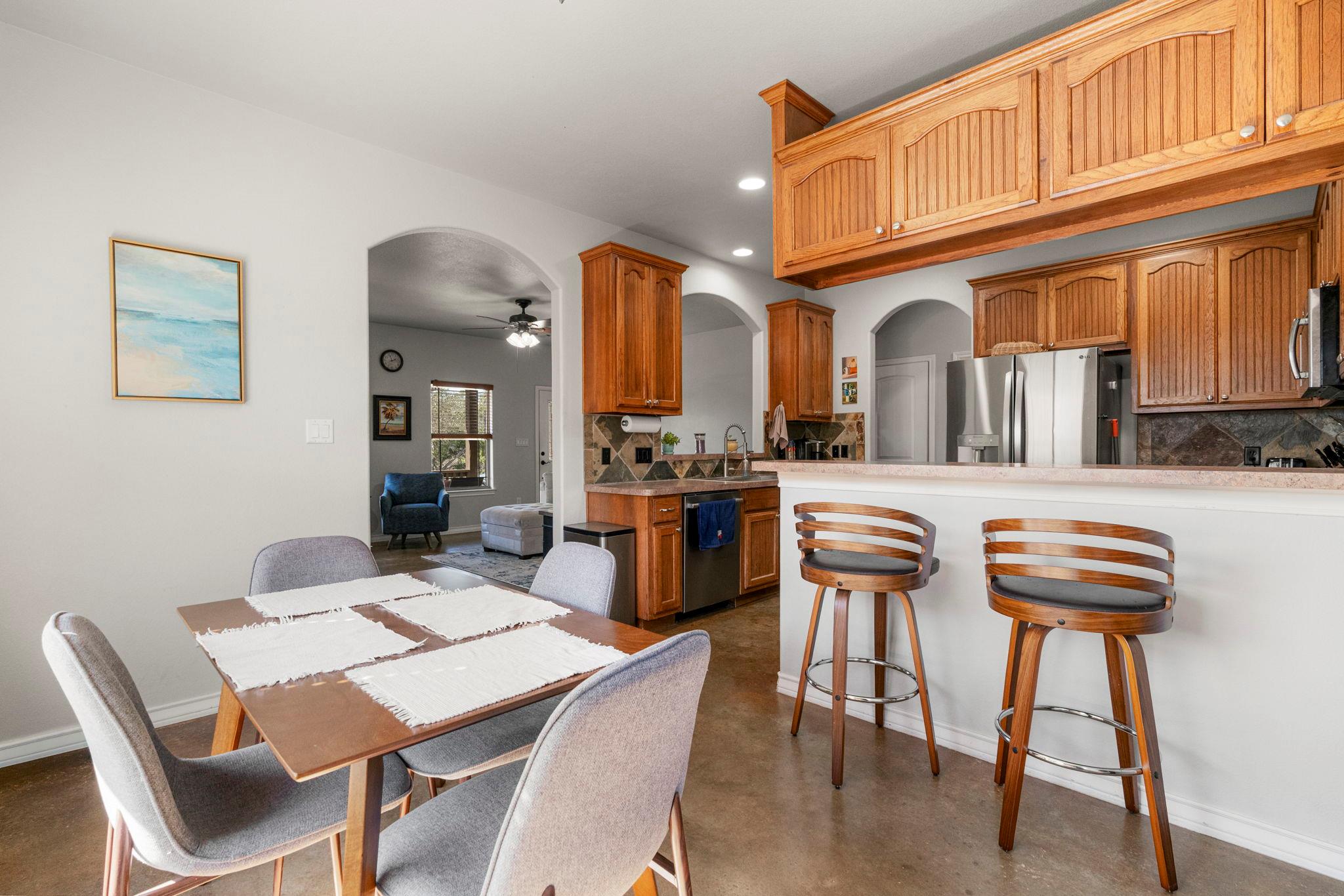 10233 Twin Lake Loop, Dripping Springs, TX 78620