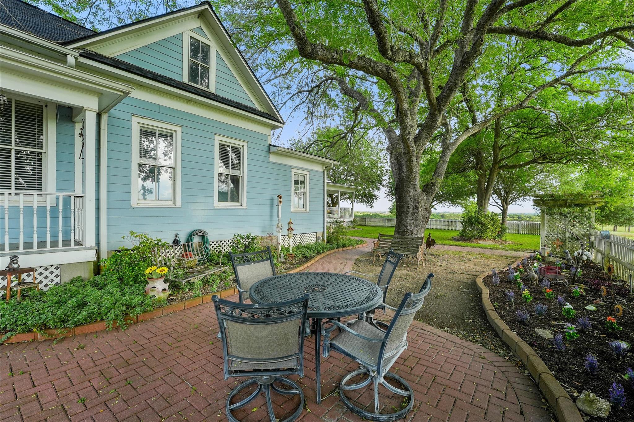 9058 Sam Houston Rd, Brenham, TX 77833