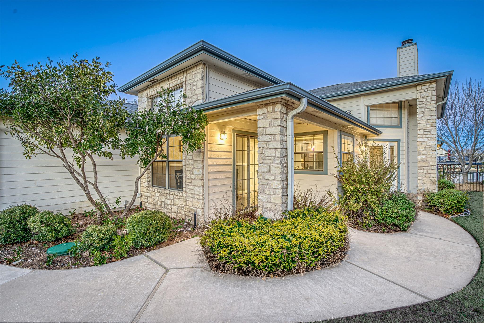 609 E Briarway Dr, Granite Shoals, TX 78654