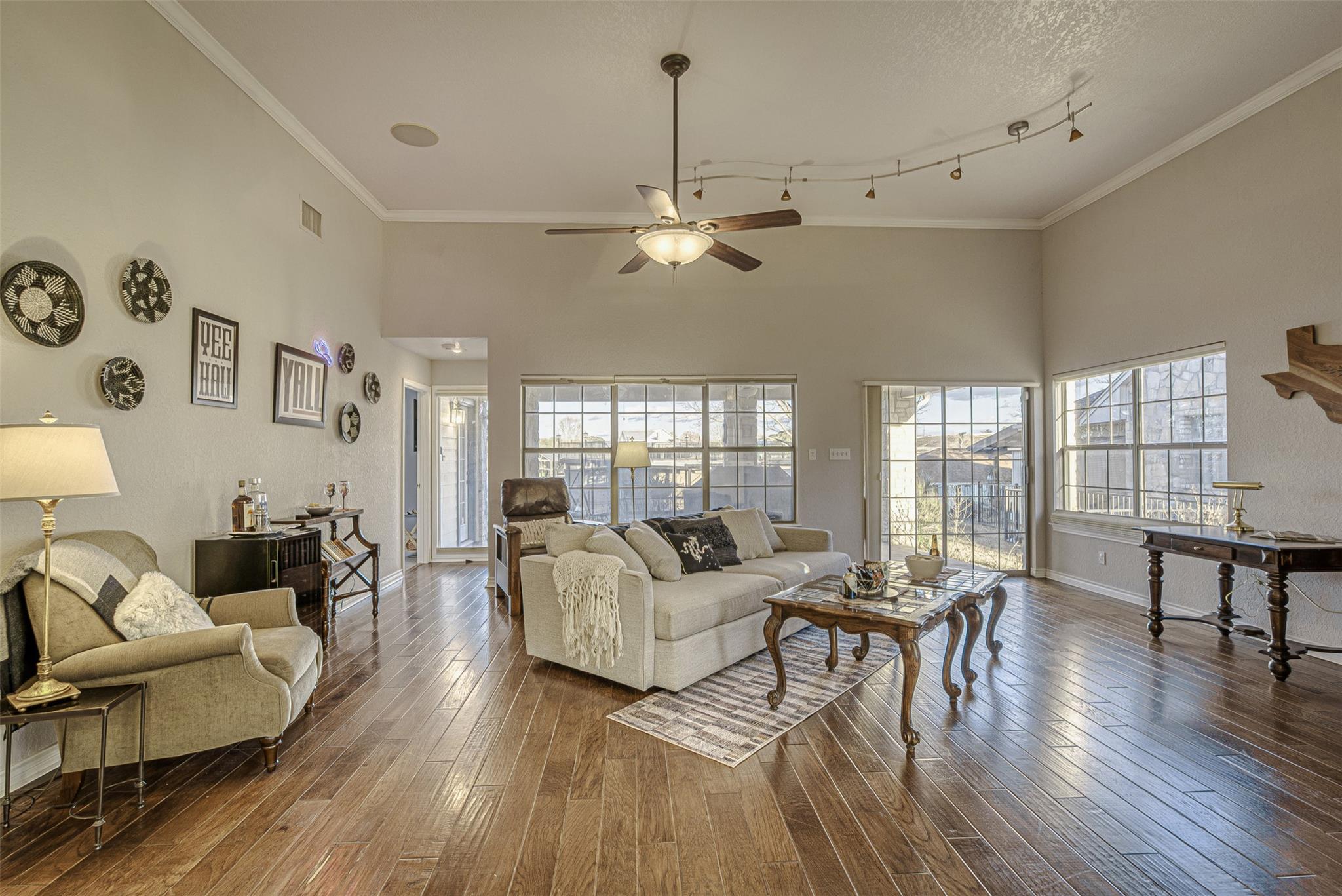 609 E Briarway Dr, Granite Shoals, TX 78654