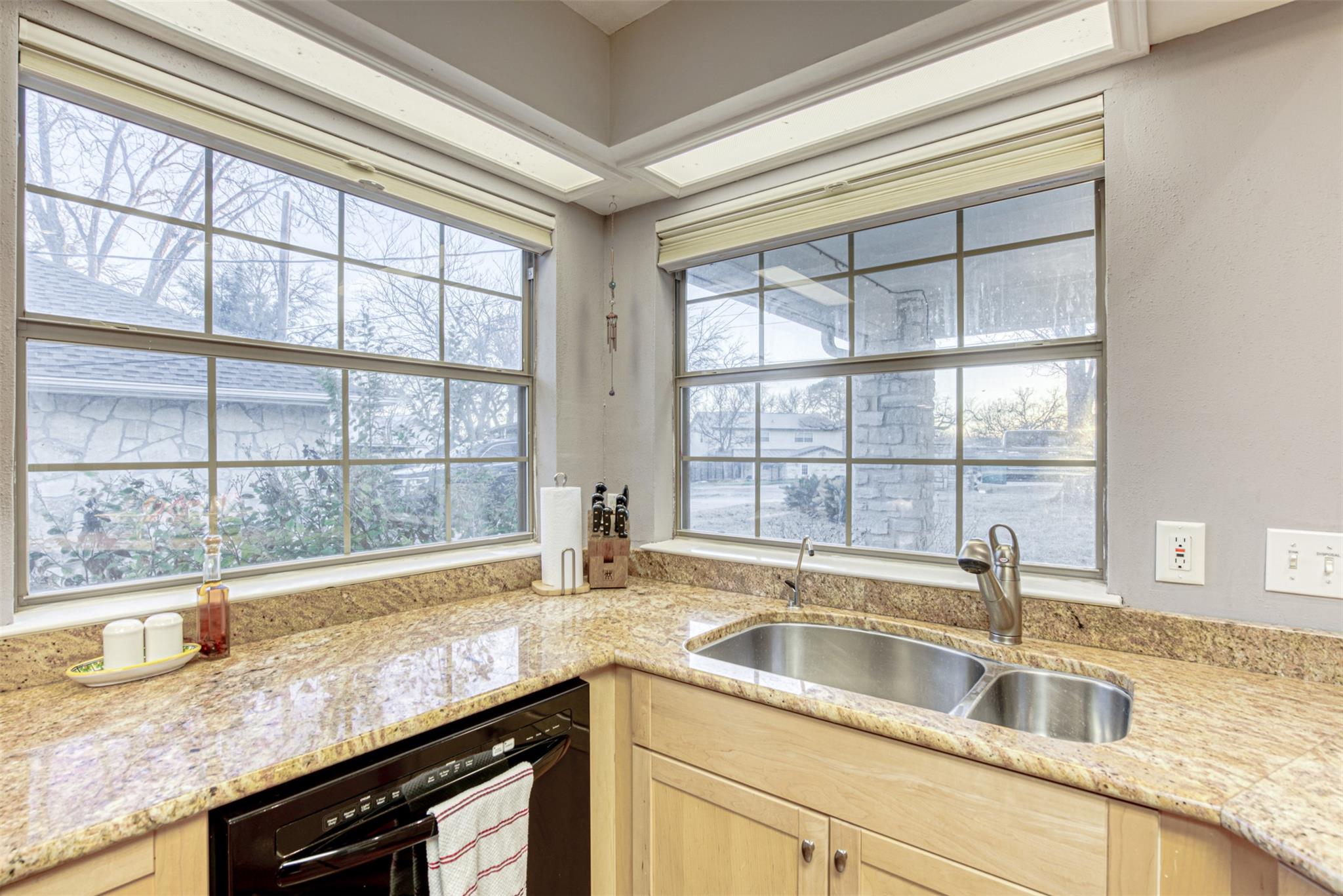 609 E Briarway Dr, Granite Shoals, TX 78654