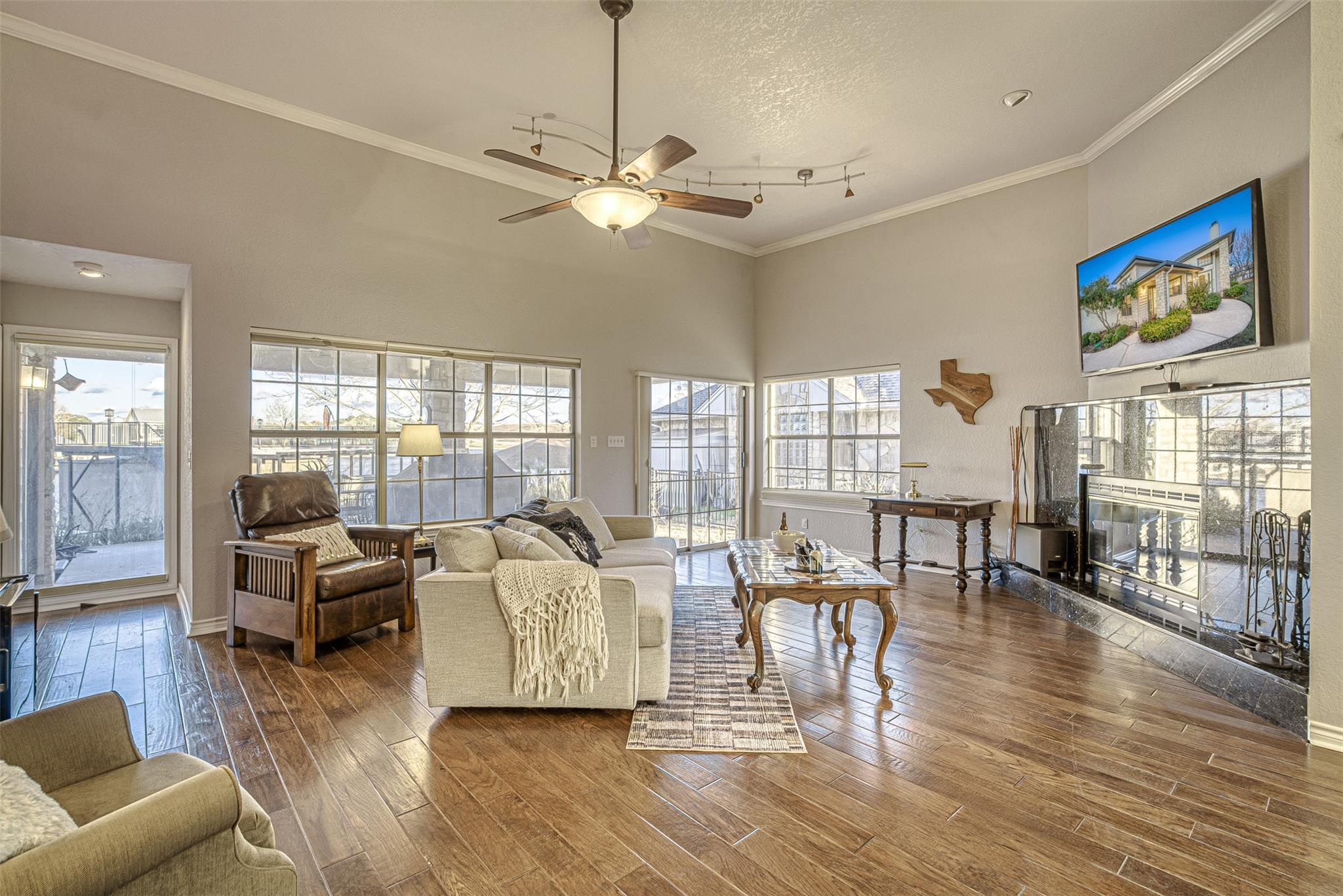 609 E Briarway Dr, Granite Shoals, TX 78654