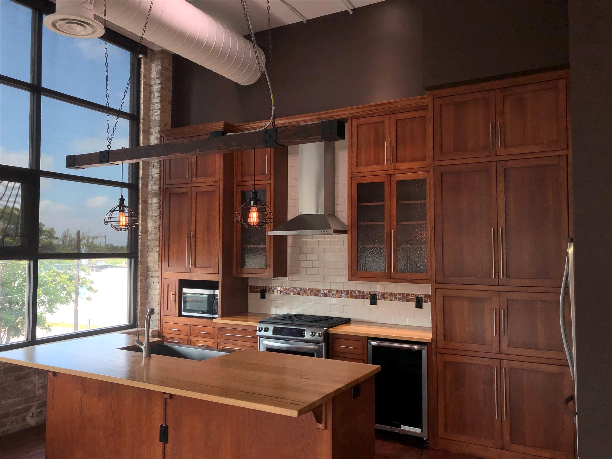 110 W 2nd St # Loft B, Taylor, TX 76574