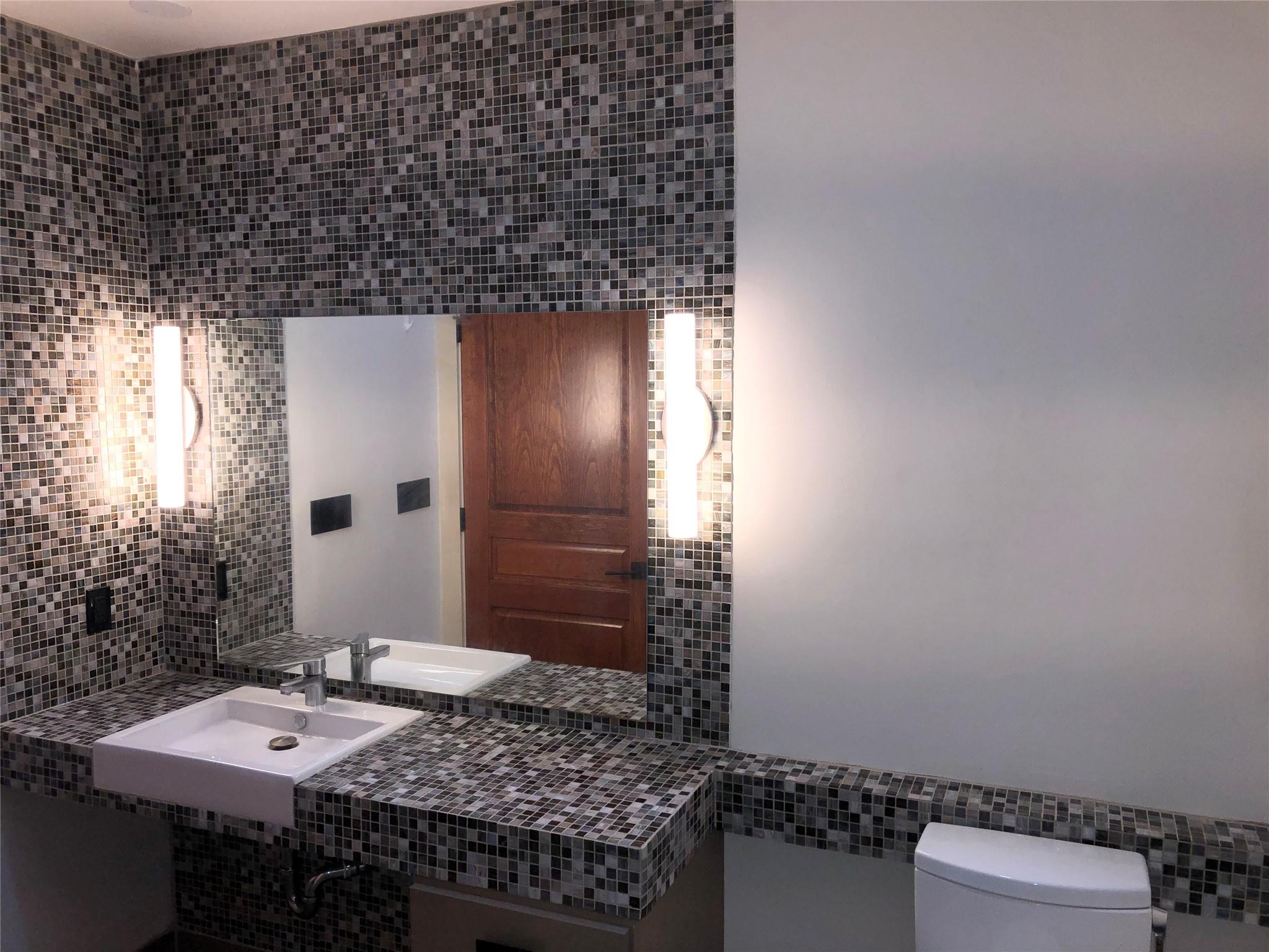 110 W 2nd St # Loft B, Taylor, TX 76574