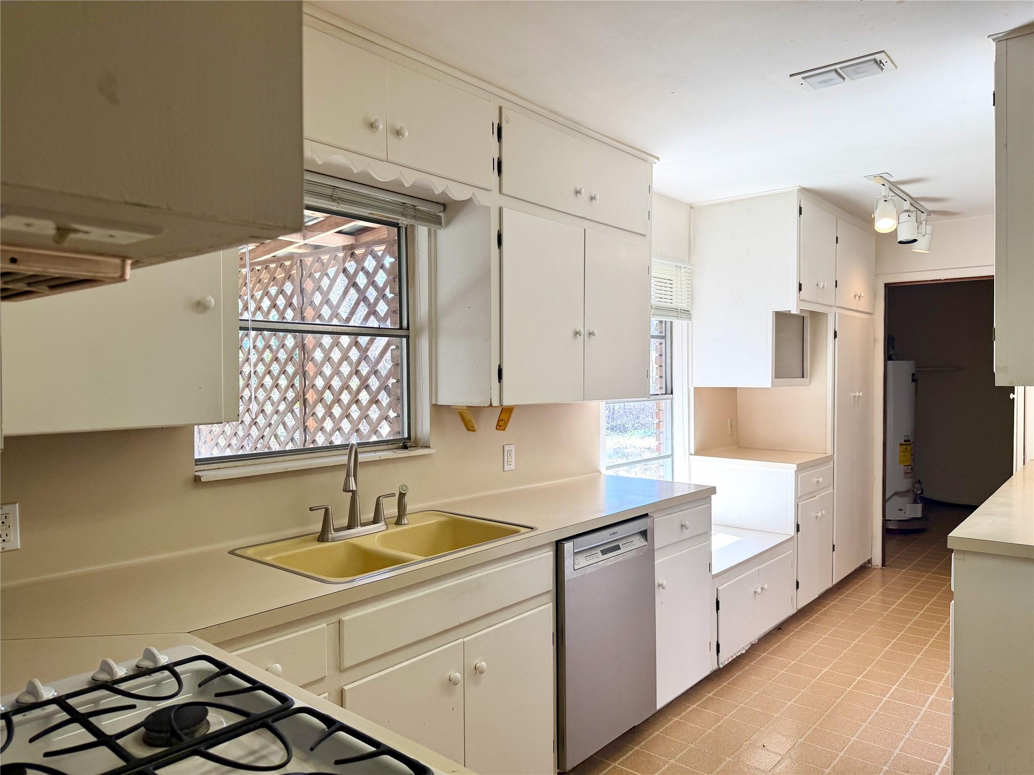 305 W Caddo St, Austin, TX 78753