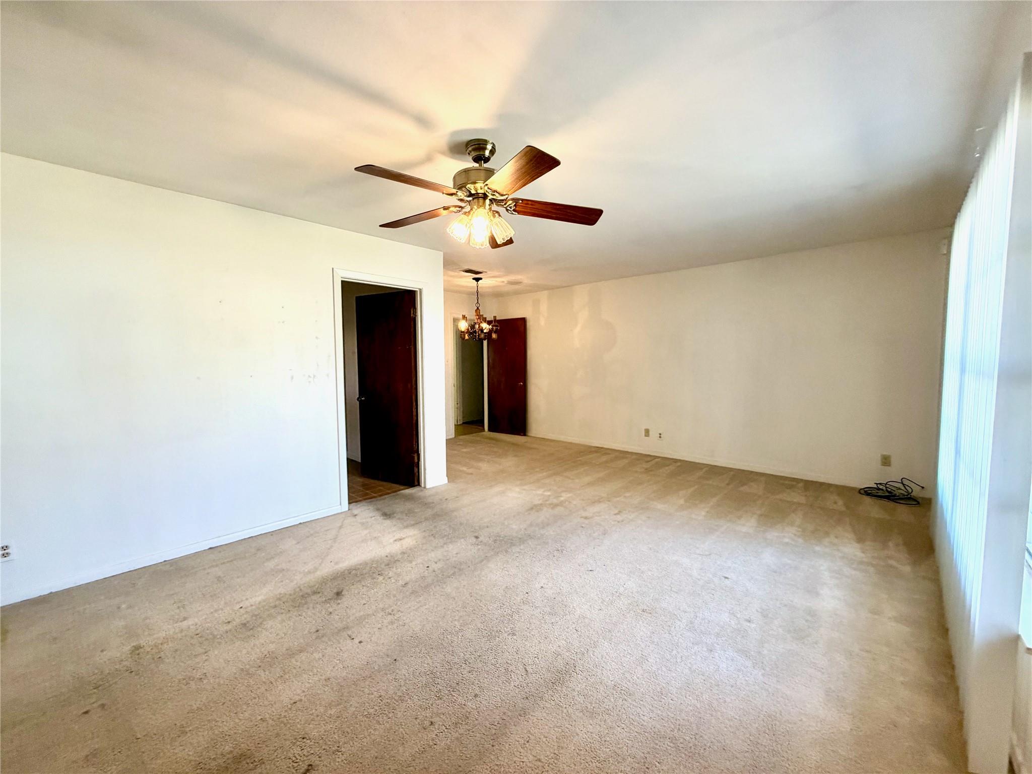 305 W CADDO St, Austin, TX 78753