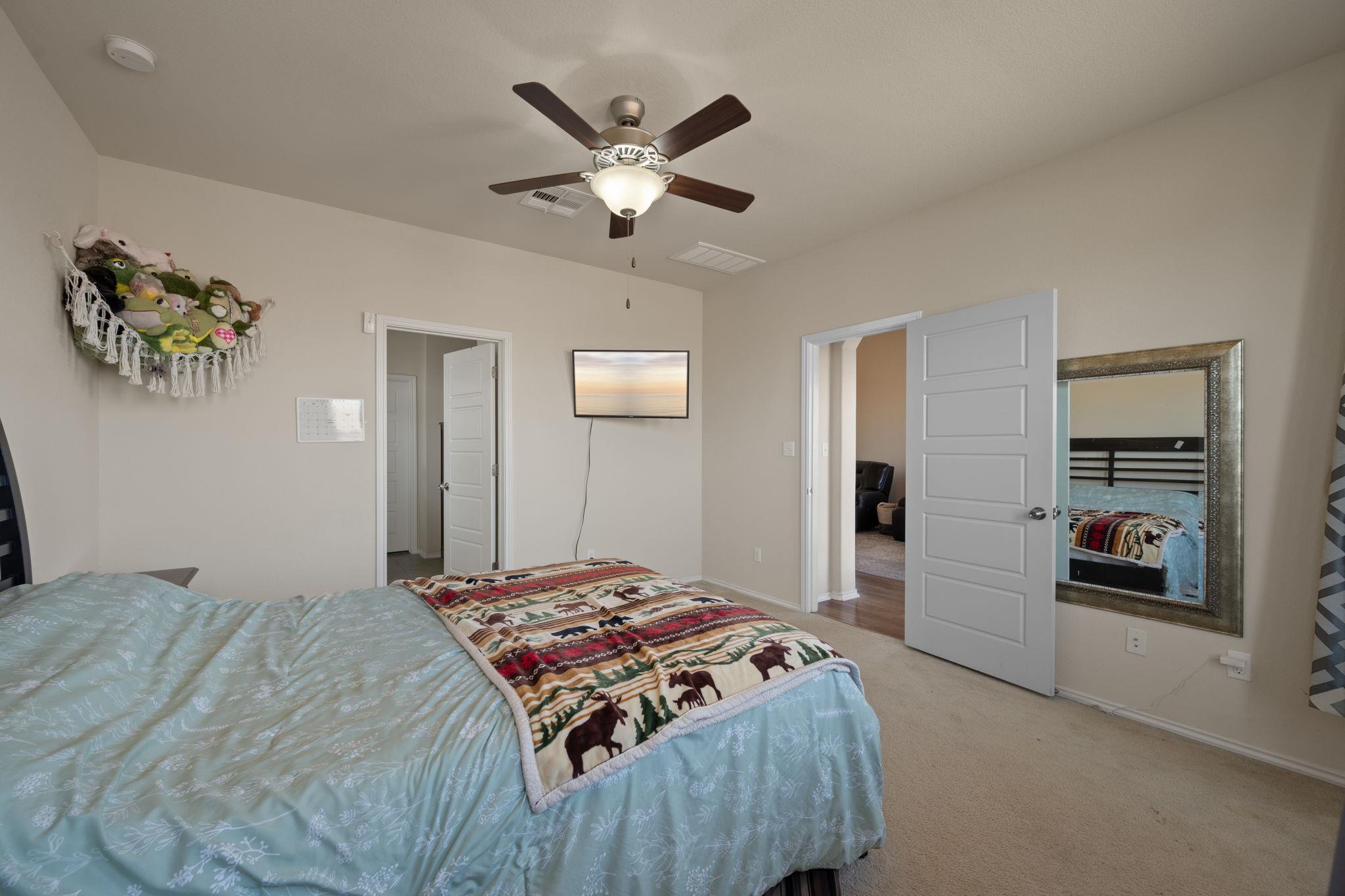 104 Buescher Cv, Hutto, TX 78634