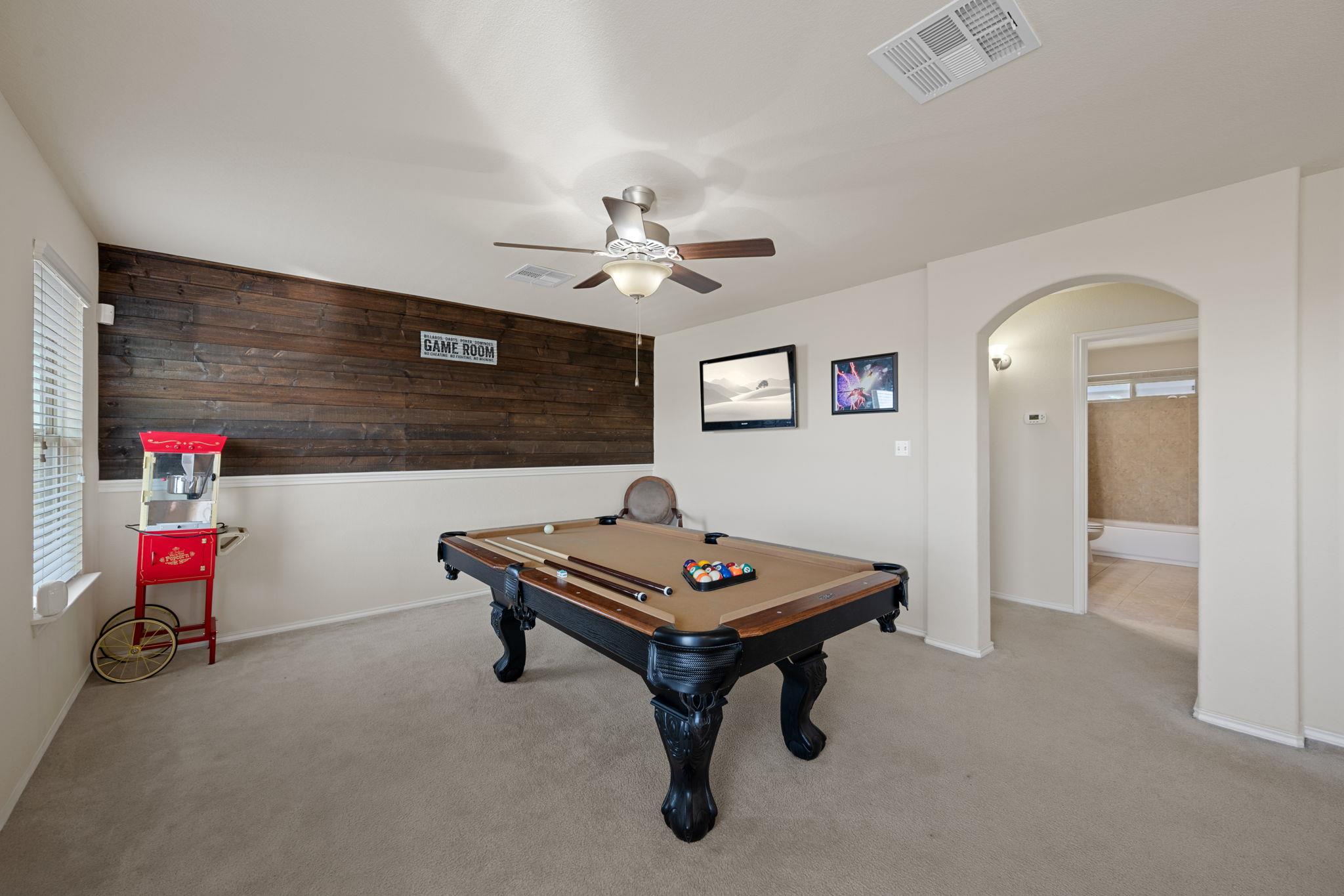 104 Buescher Cv, Hutto, TX 78634