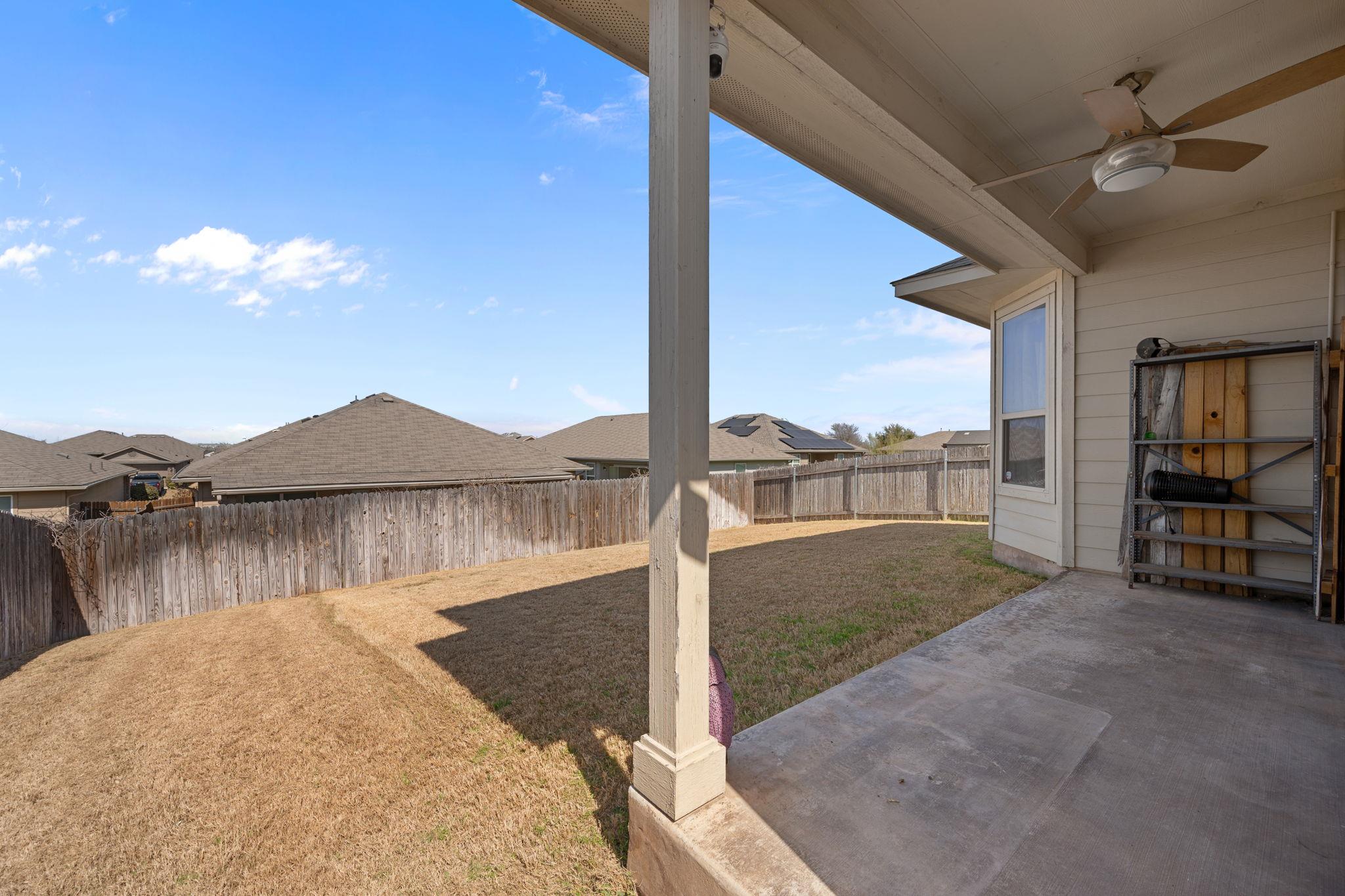 104 Buescher Cv, Hutto, TX 78634