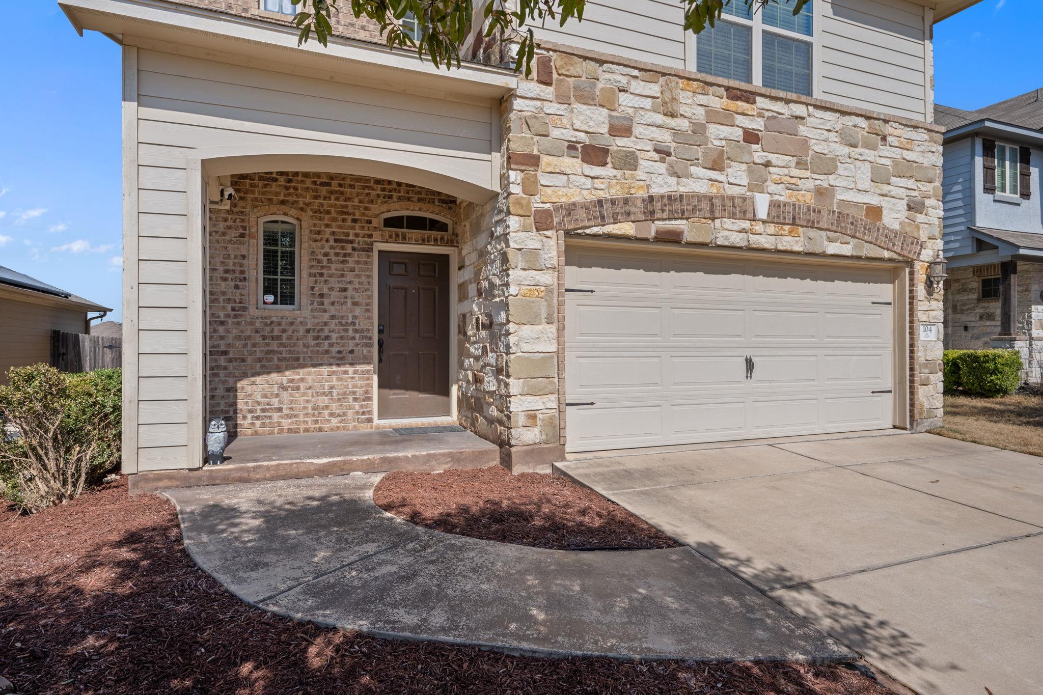 104 Buescher Cv, Hutto, TX 78634