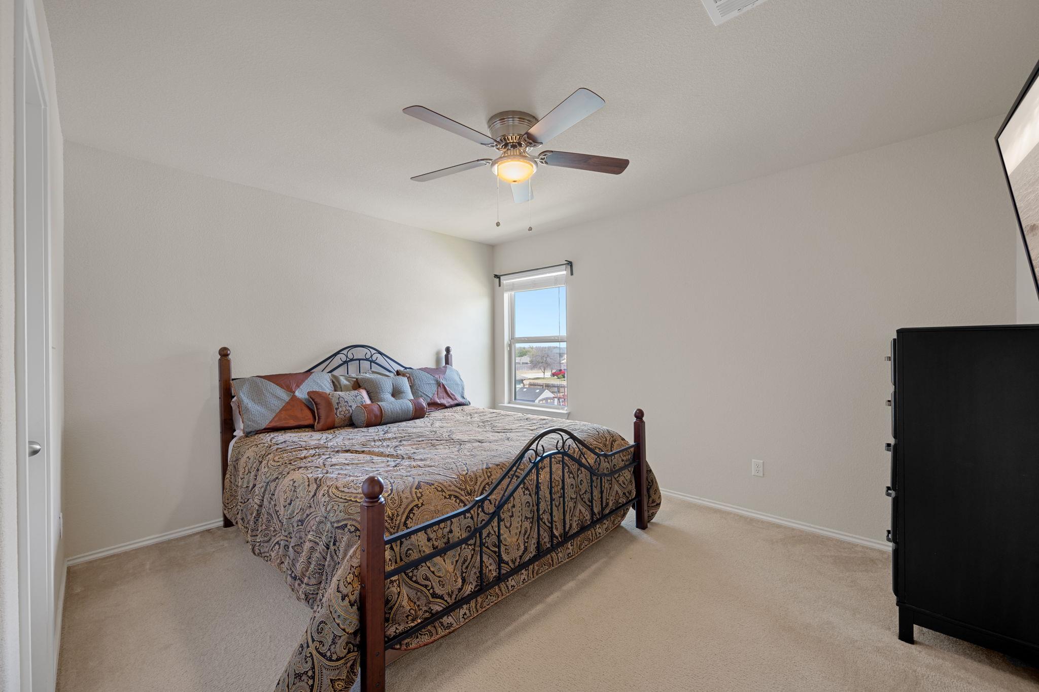 104 Buescher Cv, Hutto, TX 78634