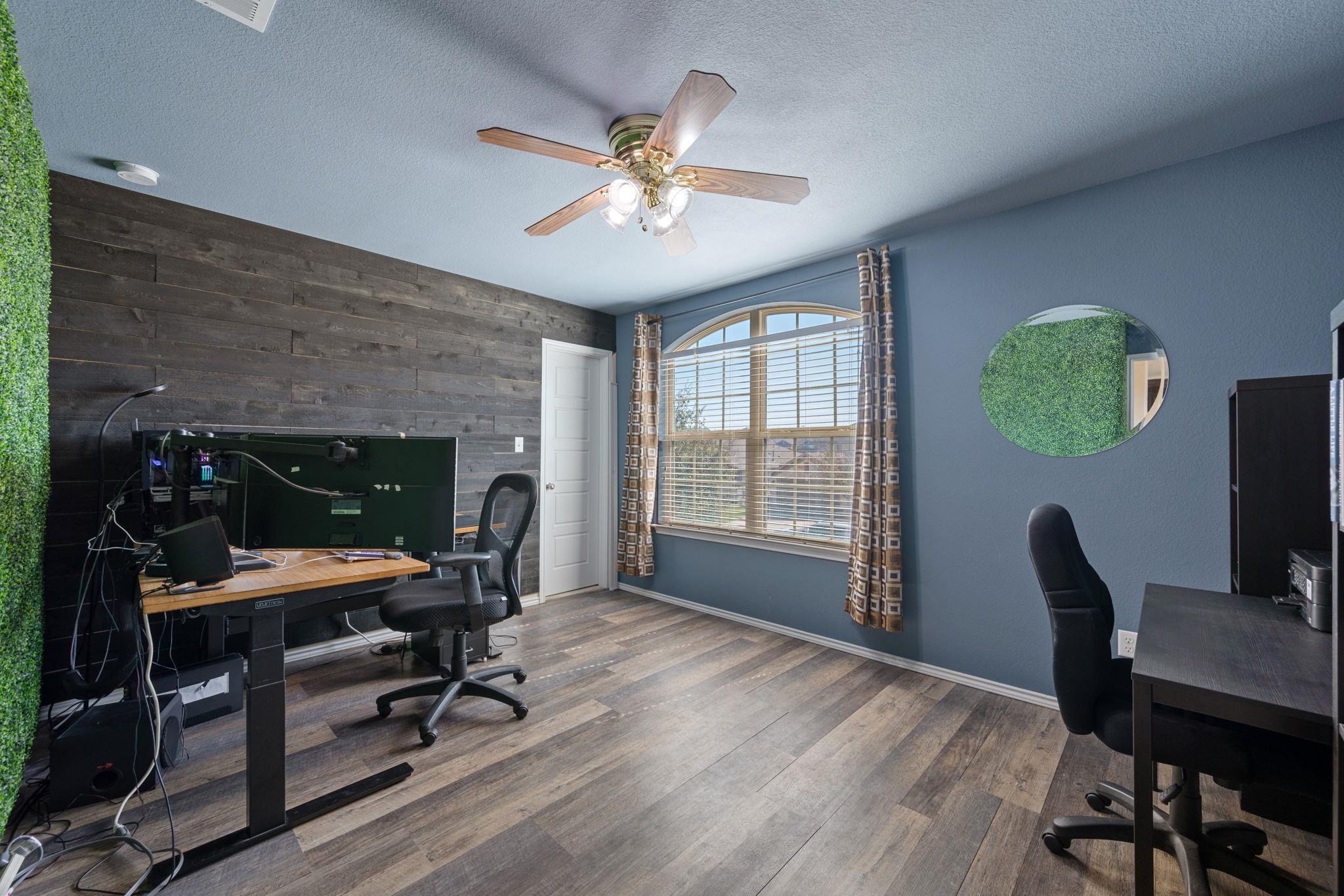 104 Buescher Cv, Hutto, TX 78634