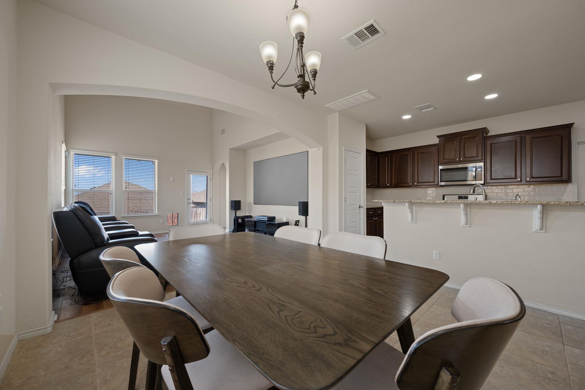 104 Buescher Cv, Hutto, TX 78634