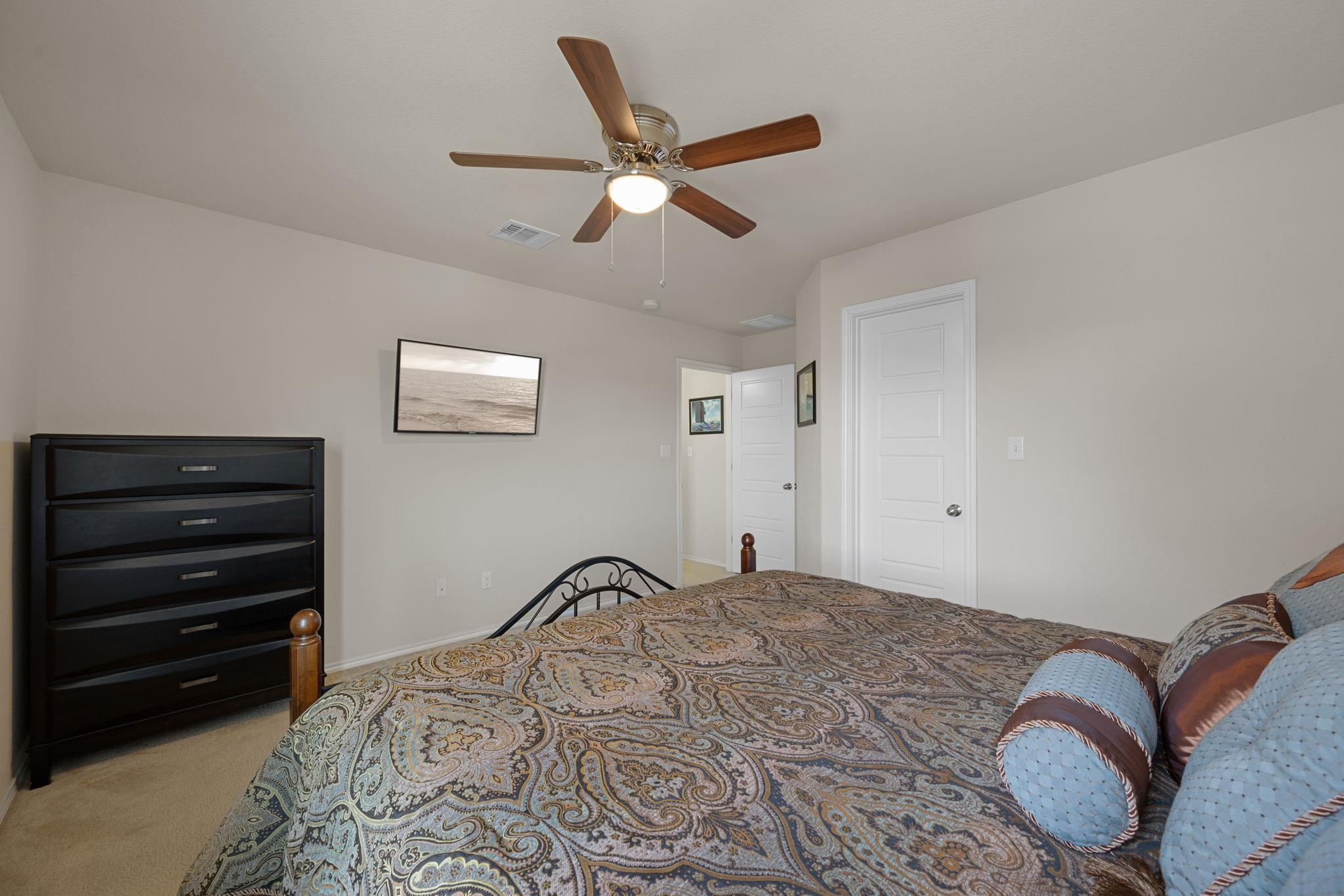 104 Buescher Cv, Hutto, TX 78634