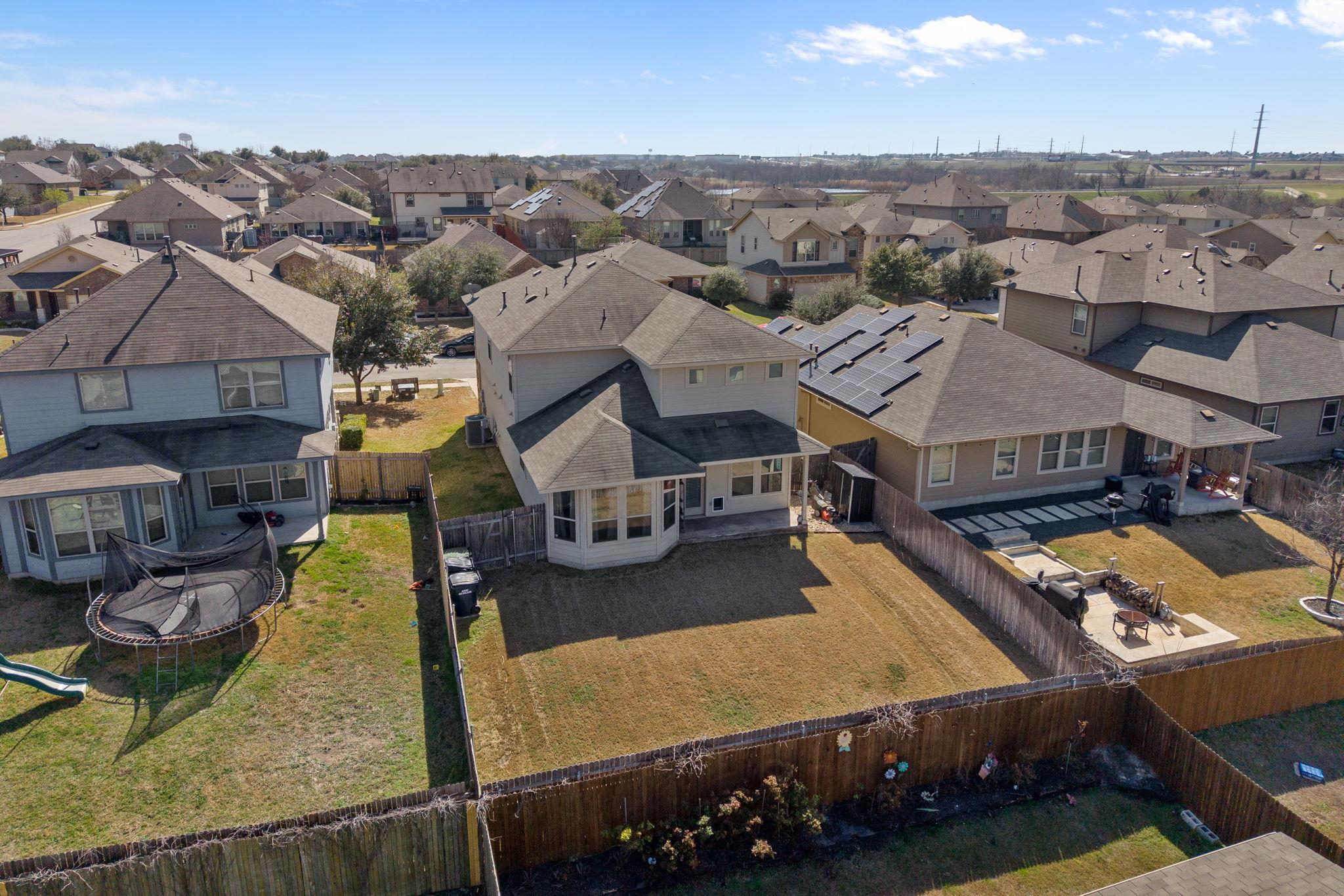 104 Buescher Cv, Hutto, TX 78634