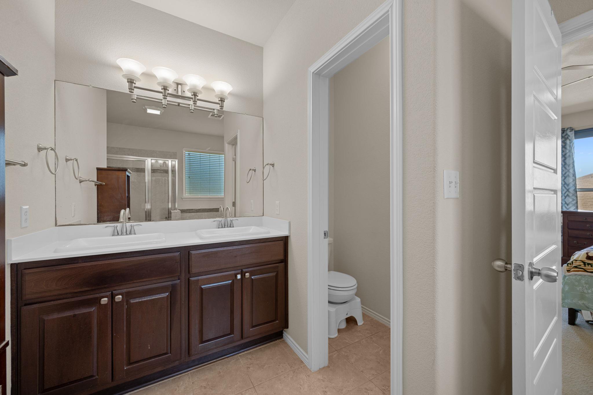 104 Buescher Cv, Hutto, TX 78634