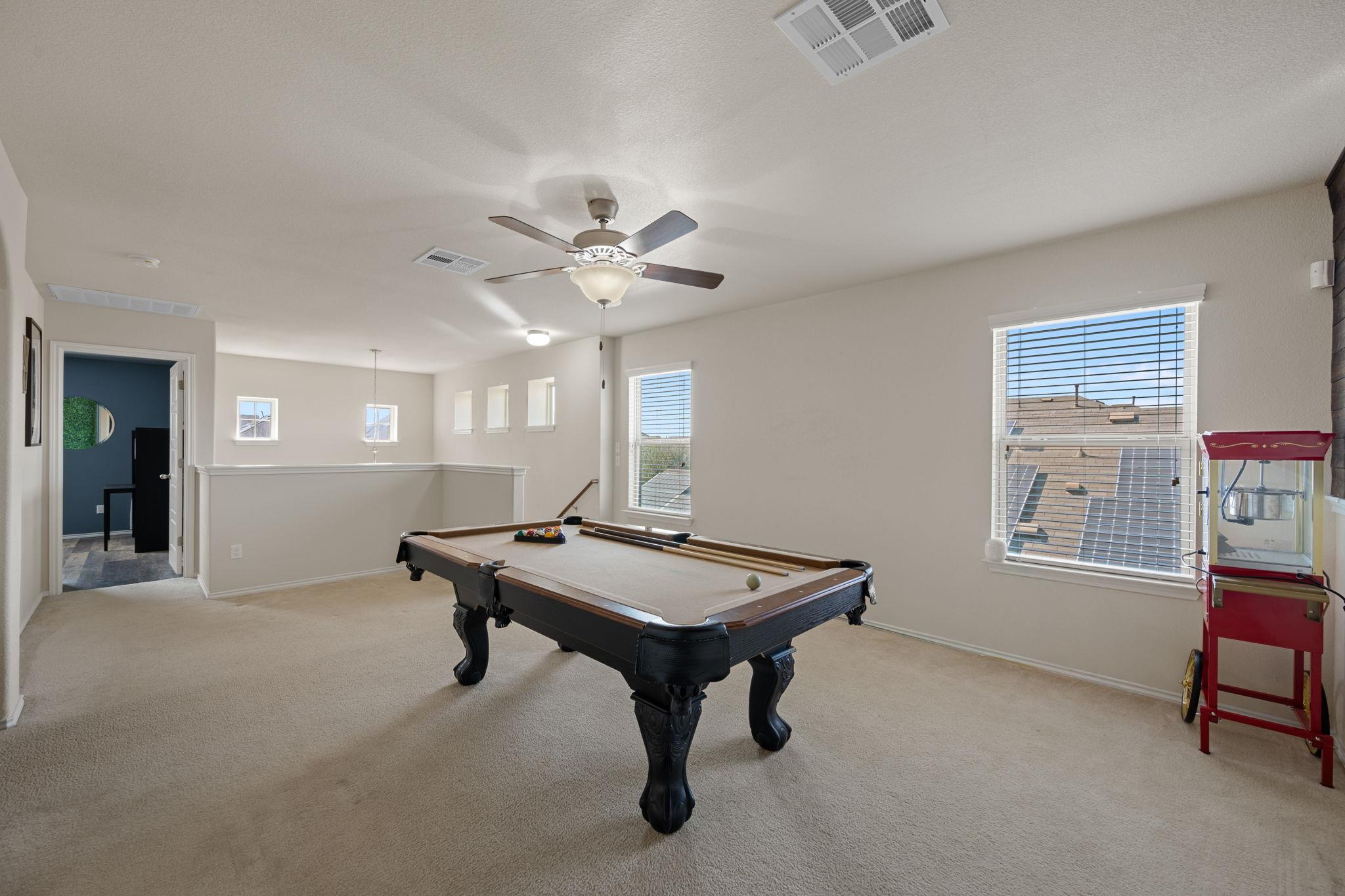 104 Buescher Cv, Hutto, TX 78634