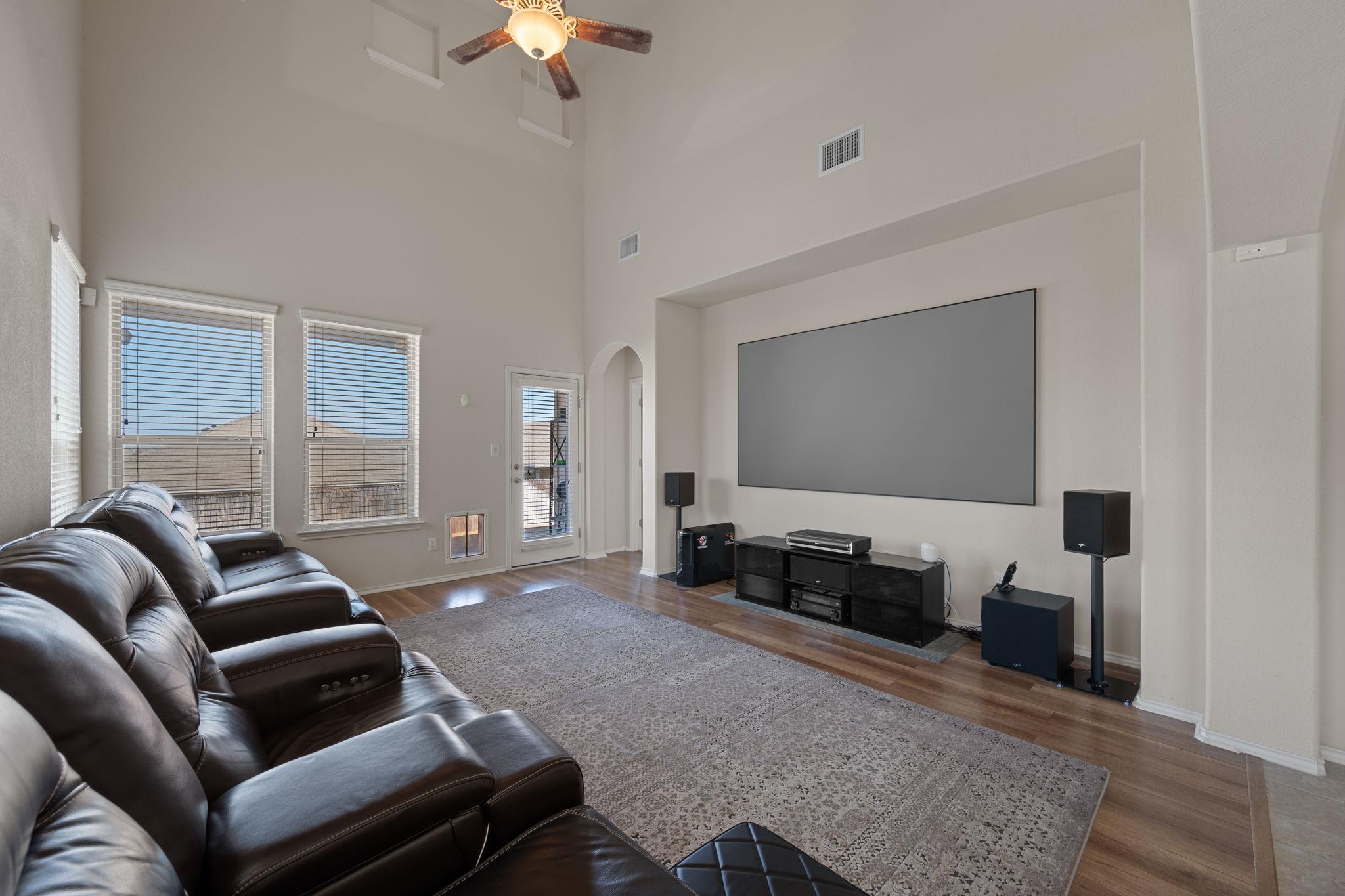 104 Buescher Cv, Hutto, TX 78634