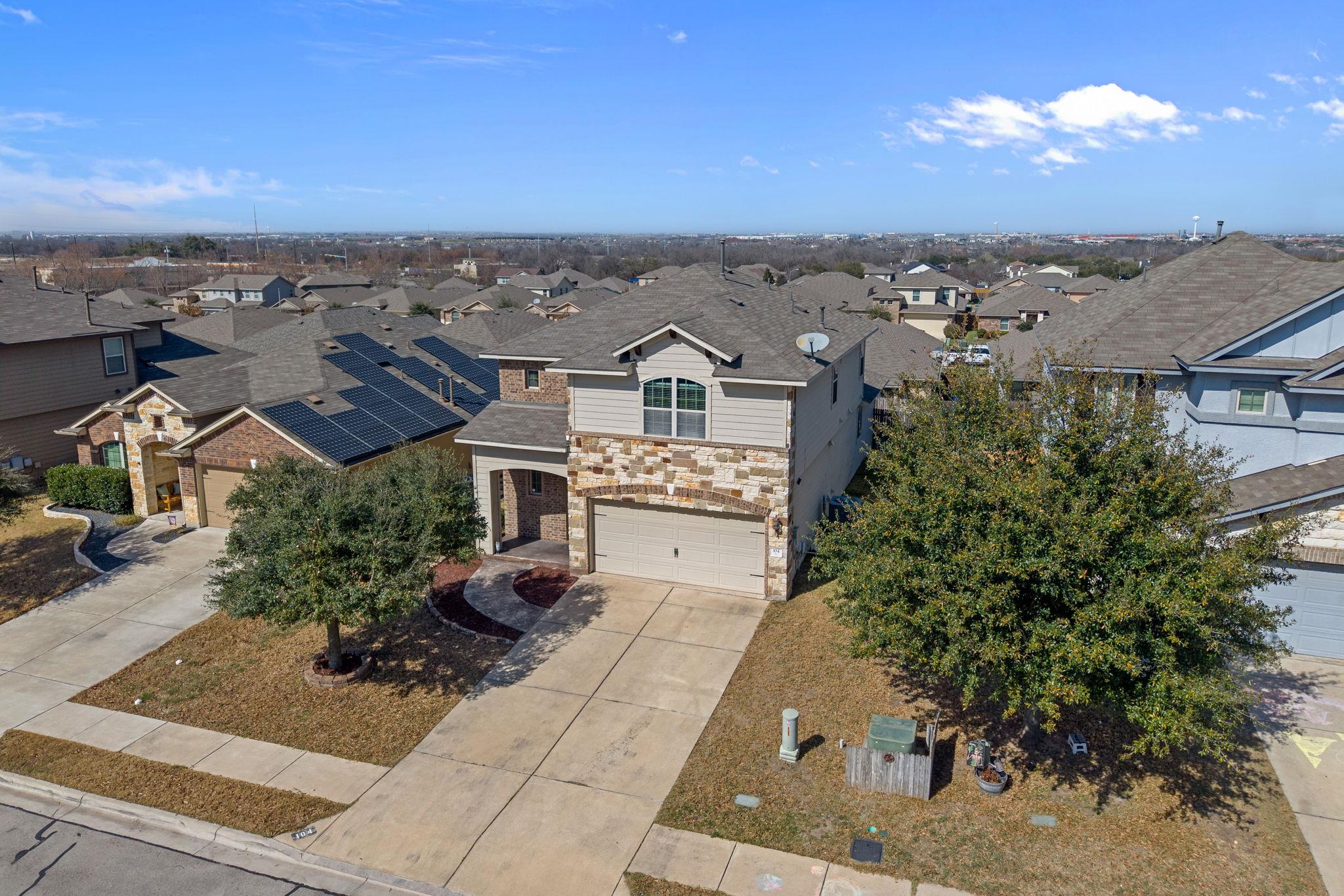 104 Buescher Cv, Hutto, TX 78634