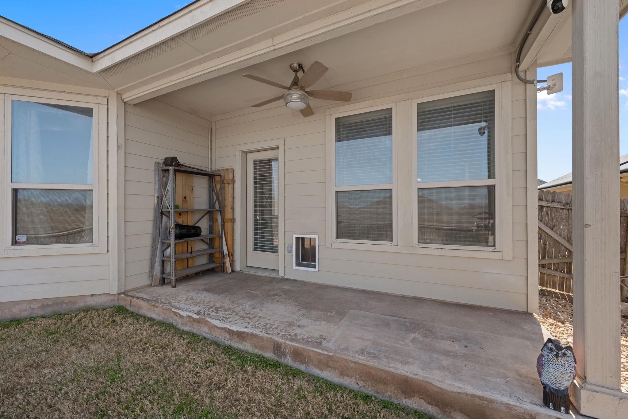 104 Buescher Cv, Hutto, TX 78634