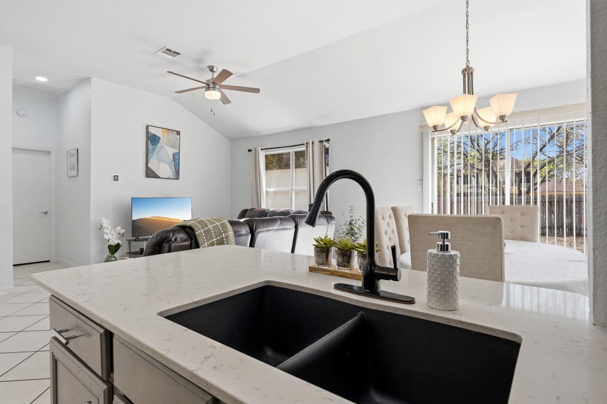 2403 Lendall Ln, Austin, TX 78744