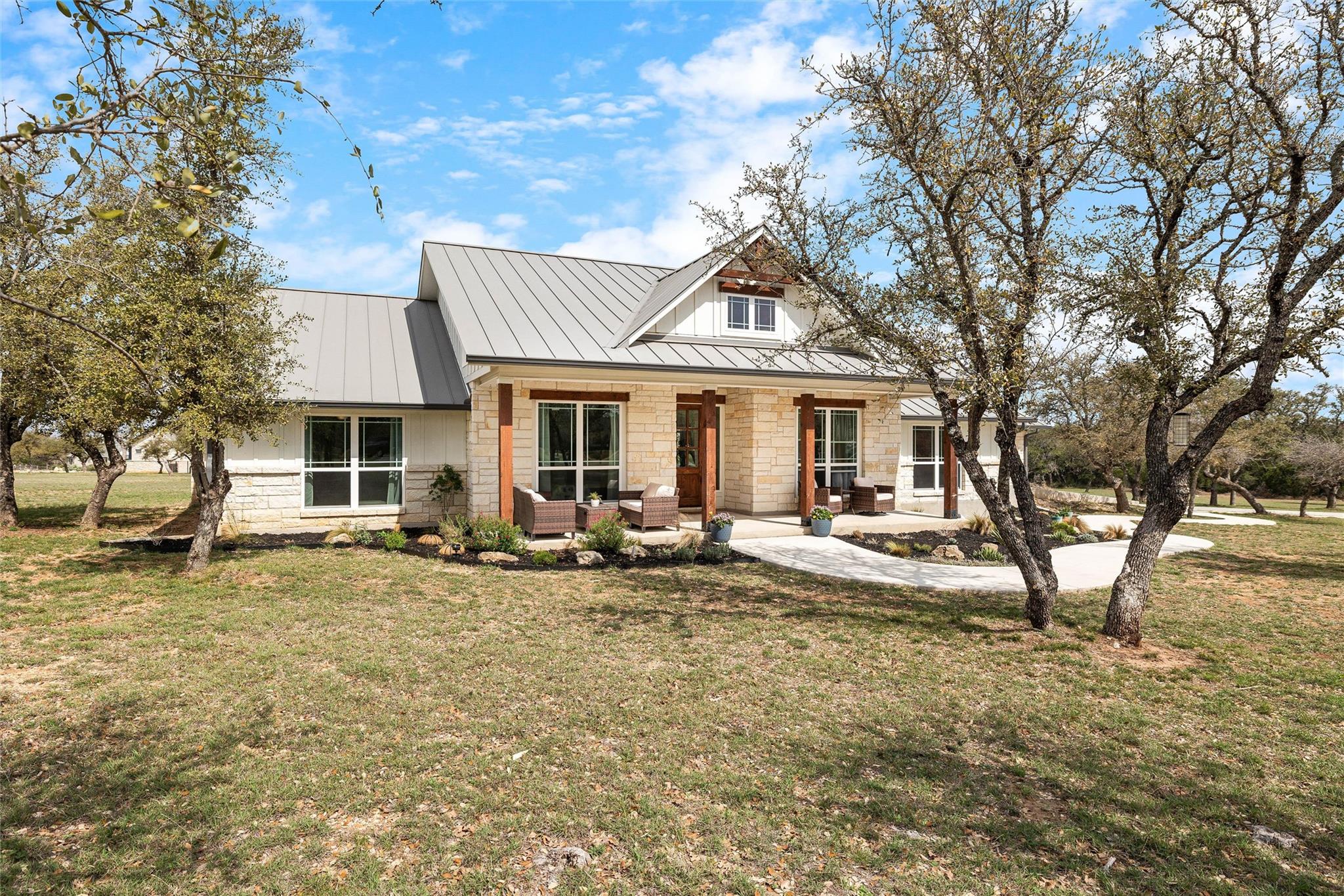 345 Morning Dew Dr, Round Mountain, TX 78663