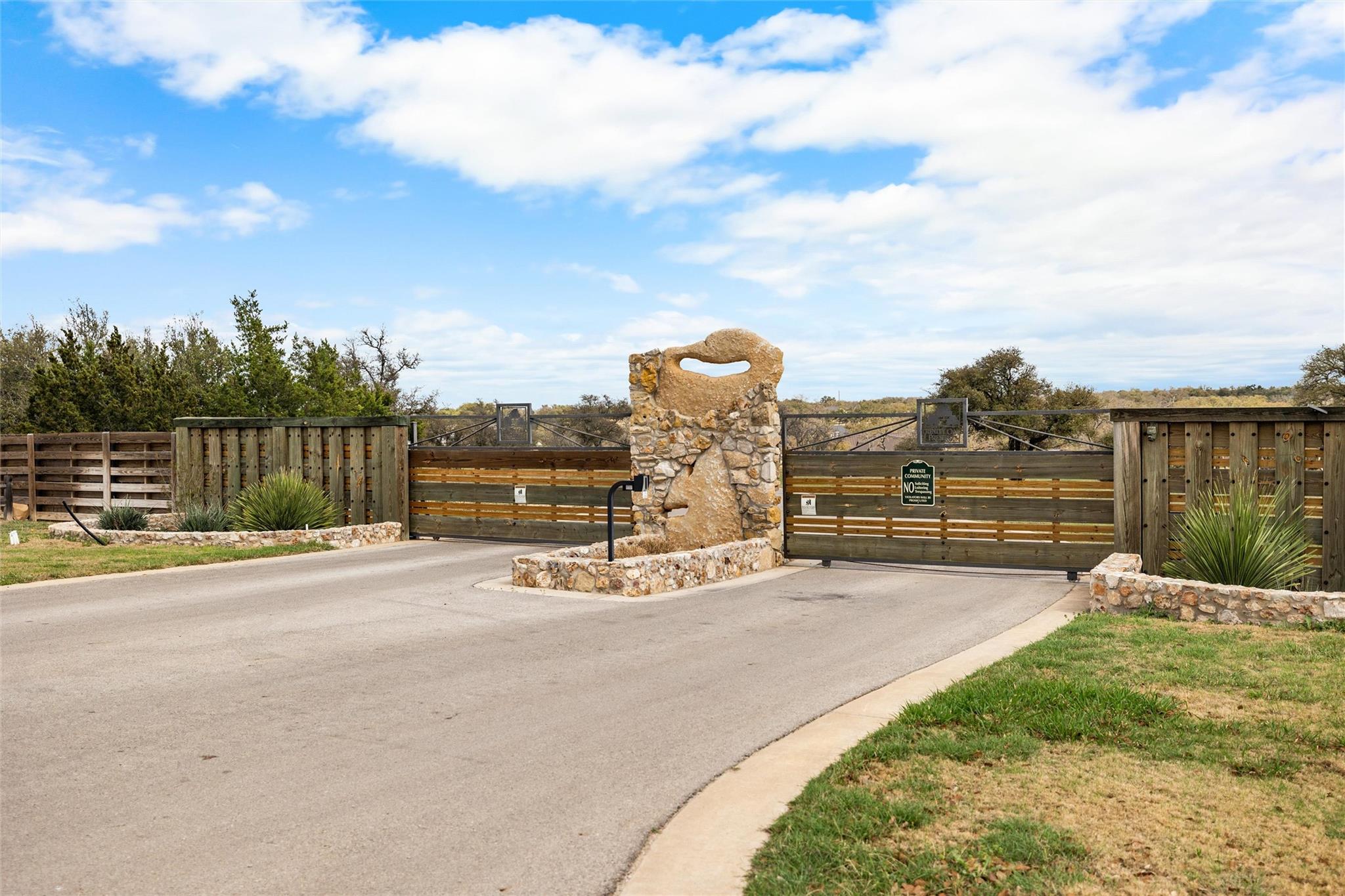 345 Morning Dew Dr, Round Mountain, TX 78663