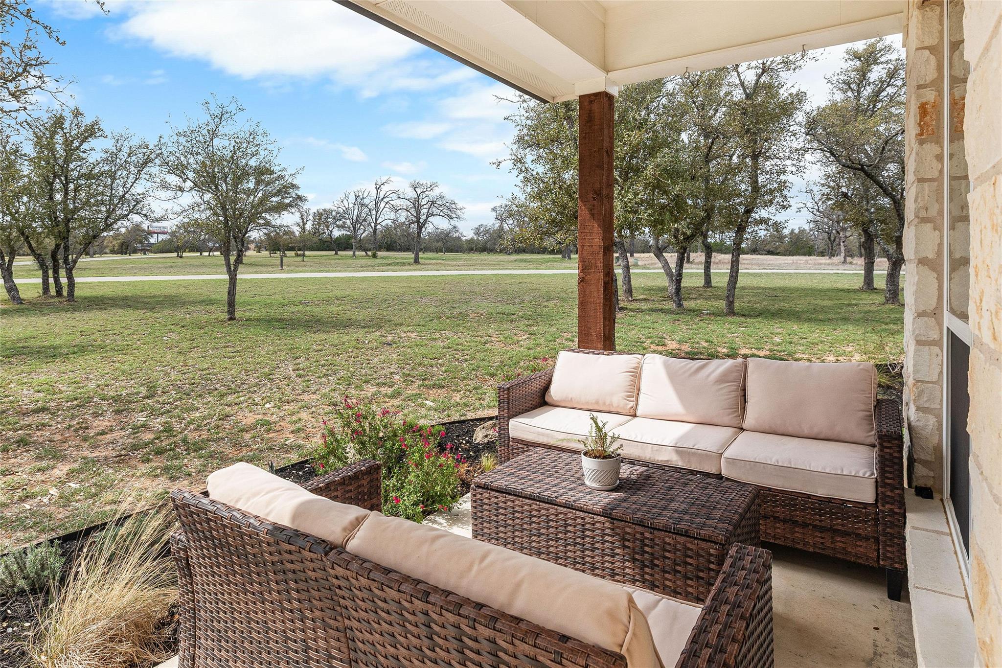 345 Morning Dew Dr, Round Mountain, TX 78663