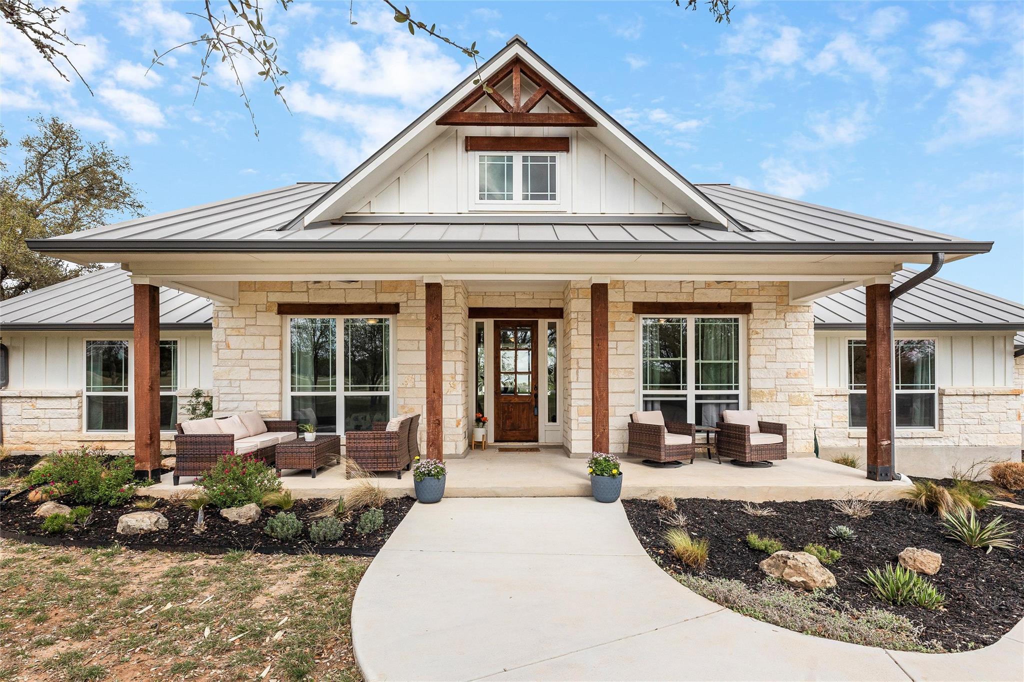 345 Morning Dew Dr, Round Mountain, TX 78663