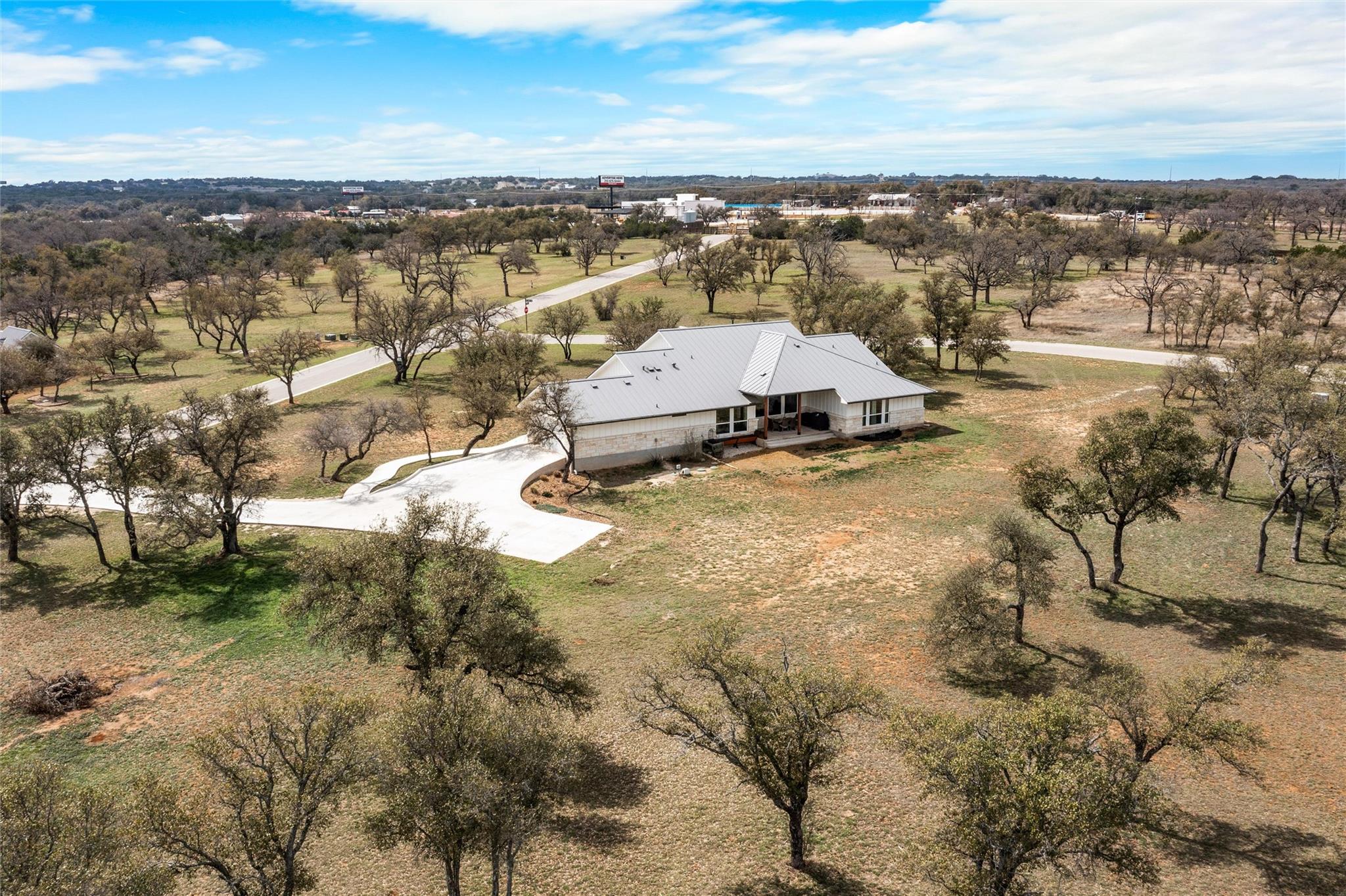 345 Morning Dew Dr, Round Mountain, TX 78663