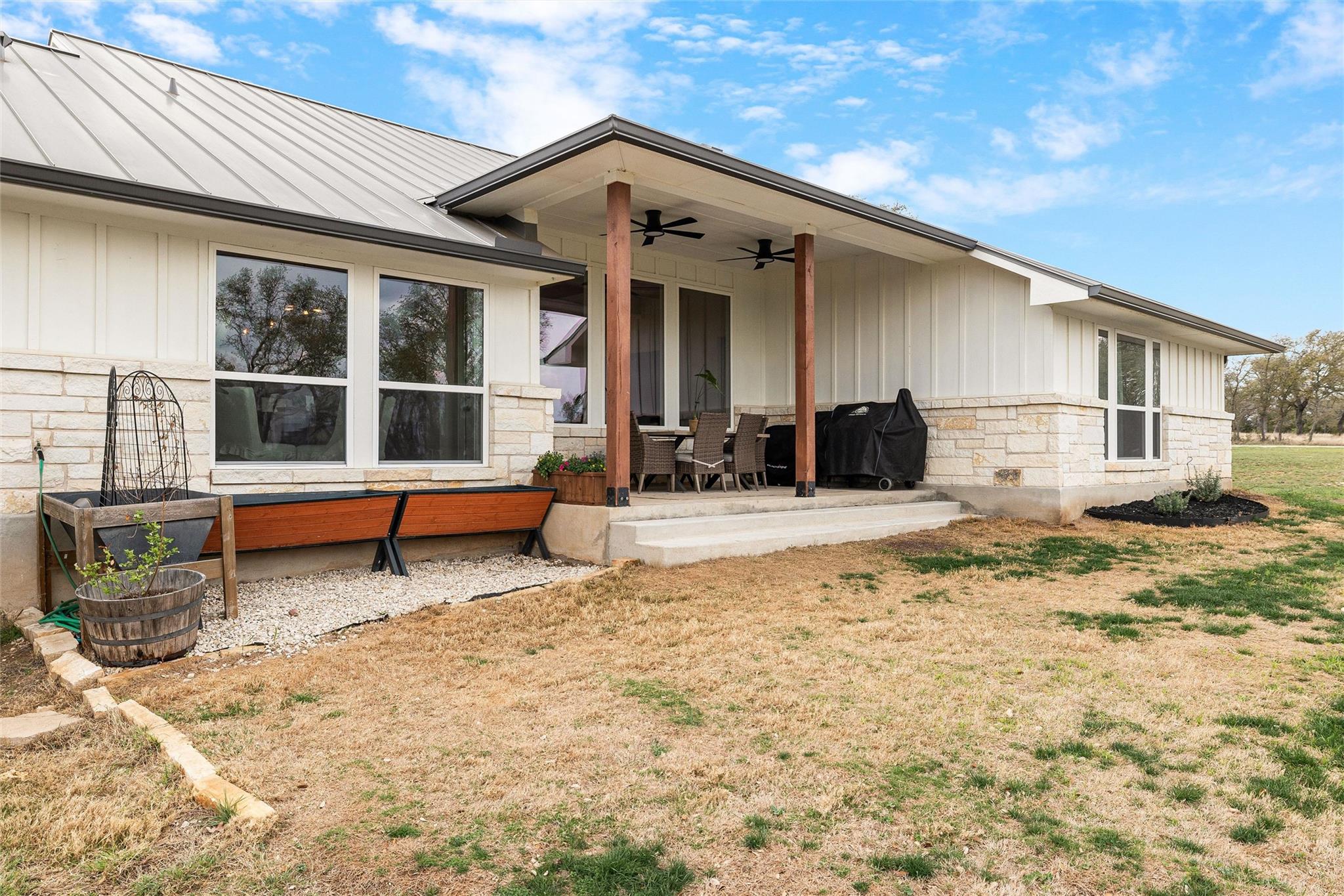 345 Morning Dew Dr, Round Mountain, TX 78663