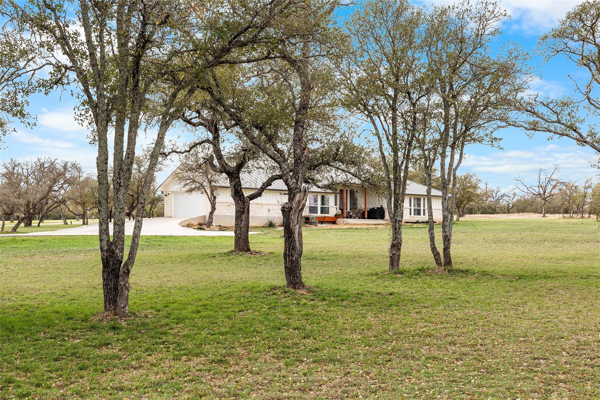 345 Morning Dew Dr, Round Mountain, TX 78663