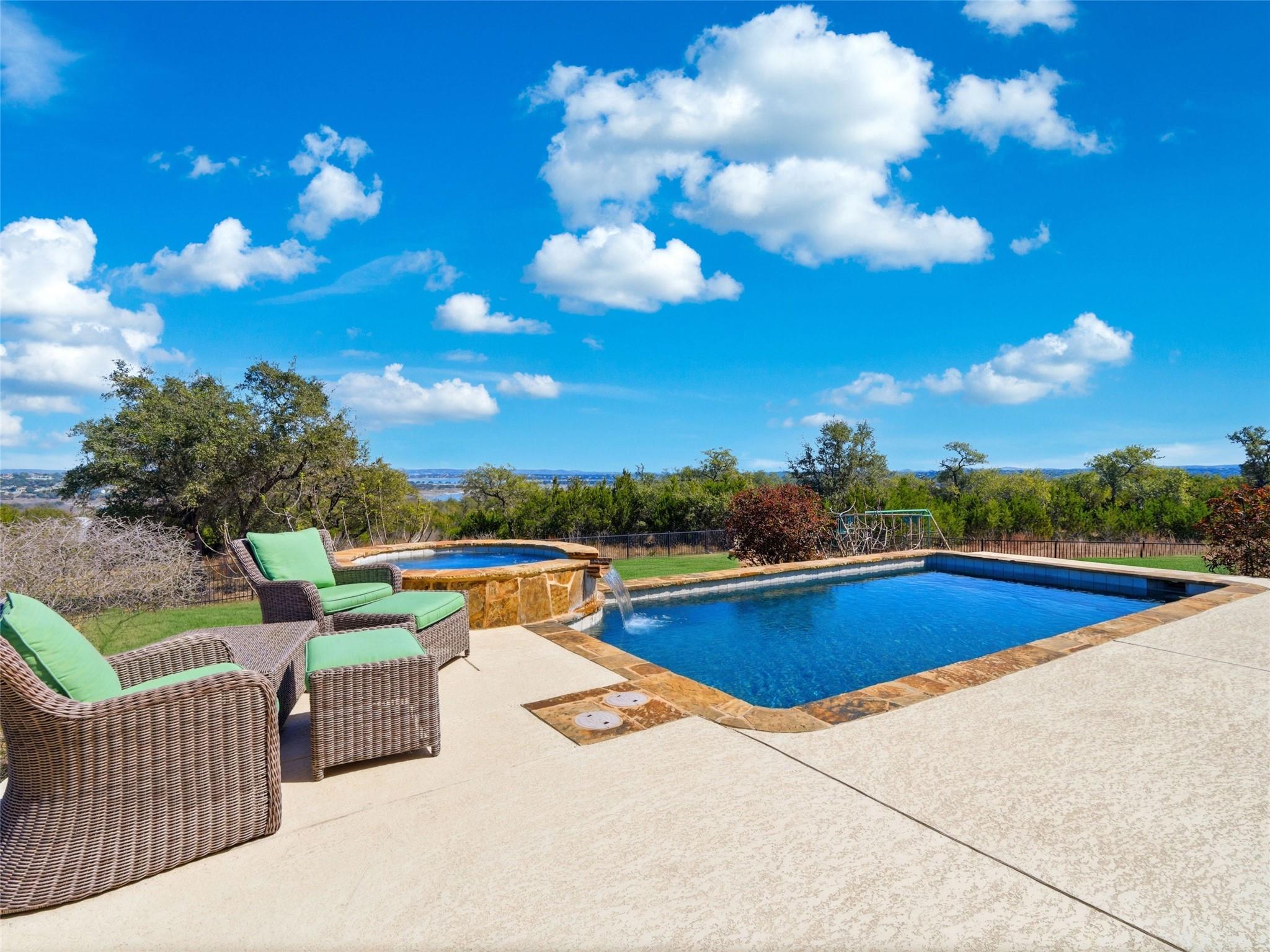 2144 Senora Rdg, Canyon Lake, TX 78133