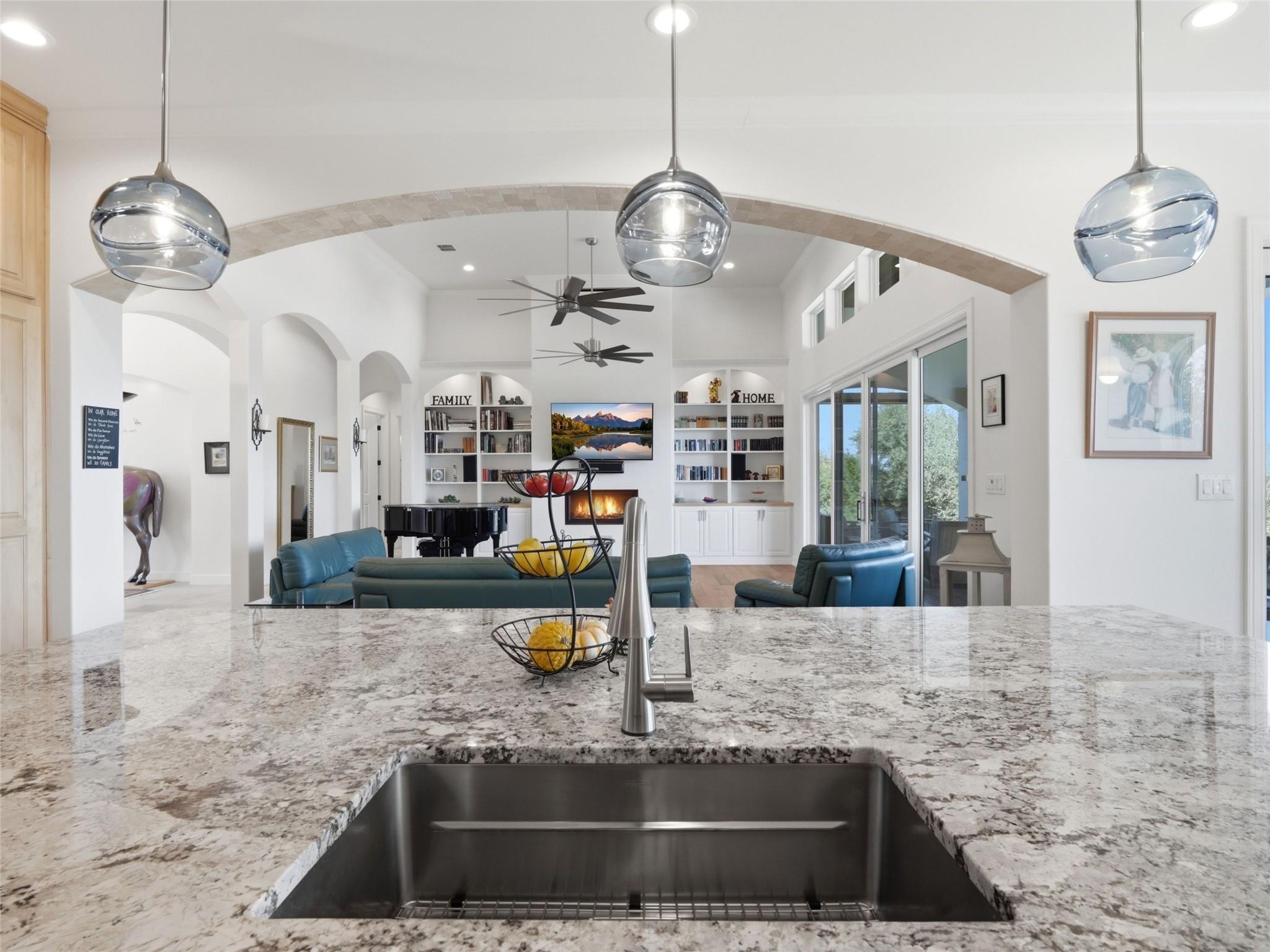 2144 Senora Rdg, Canyon Lake, TX 78133