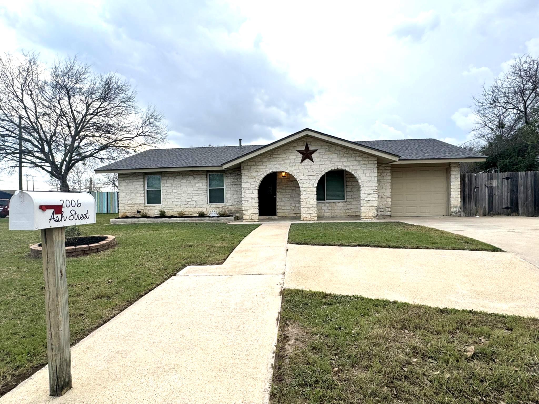 2006 Ash St, Georgetown, TX 78626