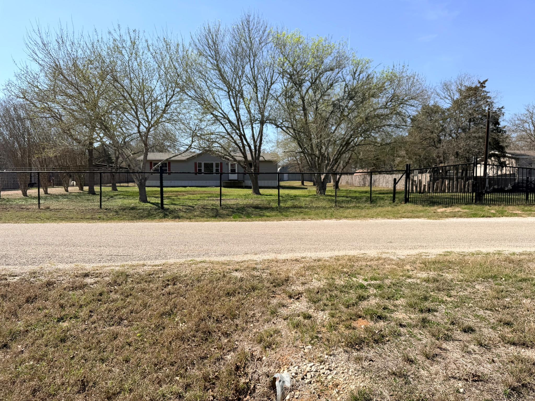 185 Peace Pipe, Smithville, TX 78957