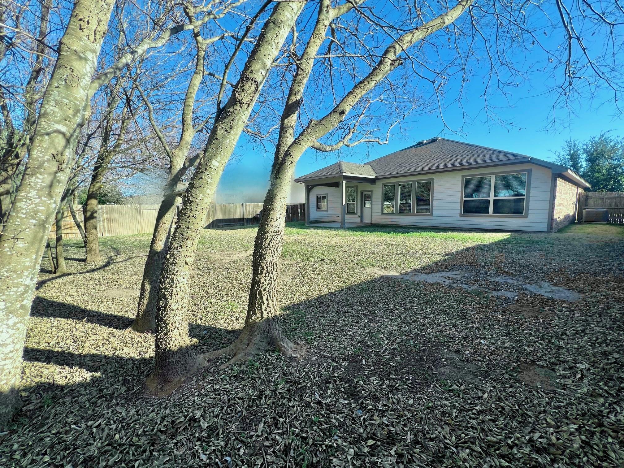 114 Clear Water Pass, Bastrop, TX 78602