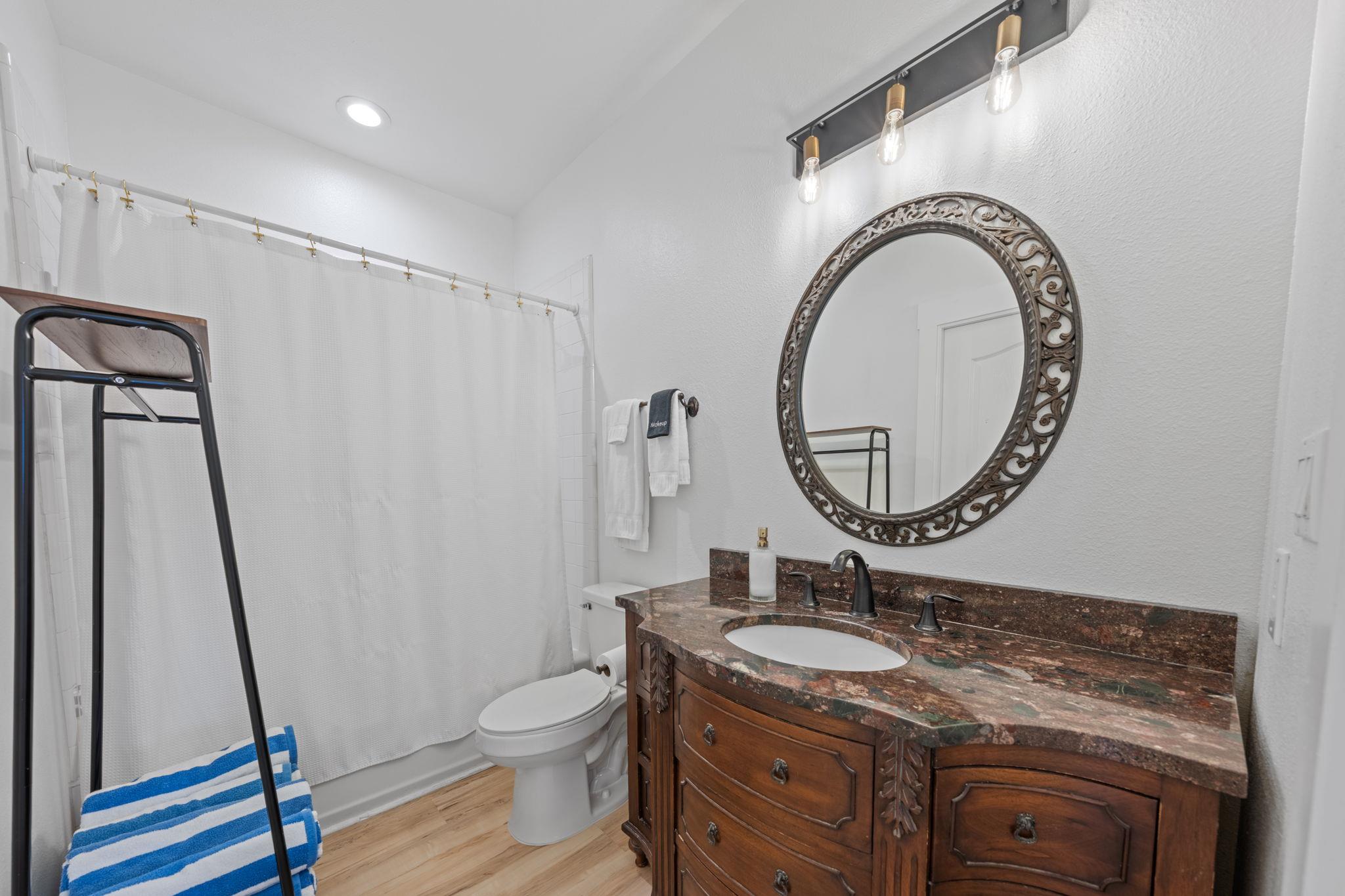 117 Point Rd, Fredericksburg, TX 78624