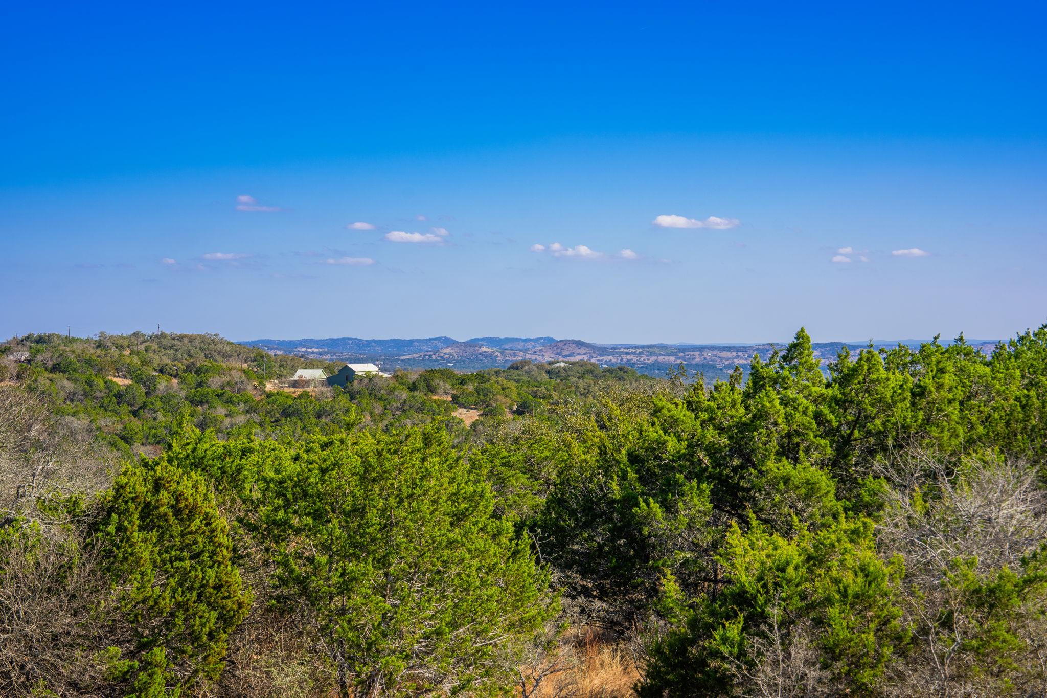 117 Point Rd, Fredericksburg, TX 78624