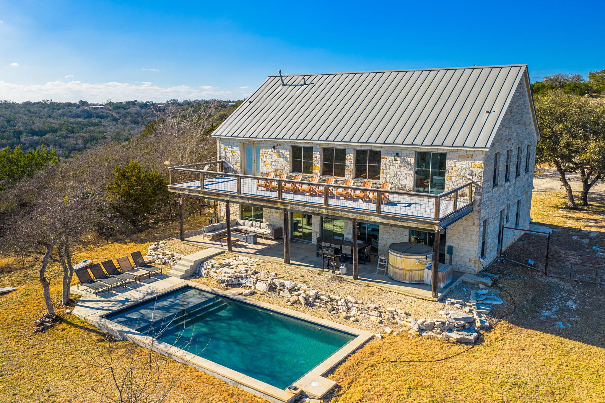 117 Point Rd, Fredericksburg, TX 78624