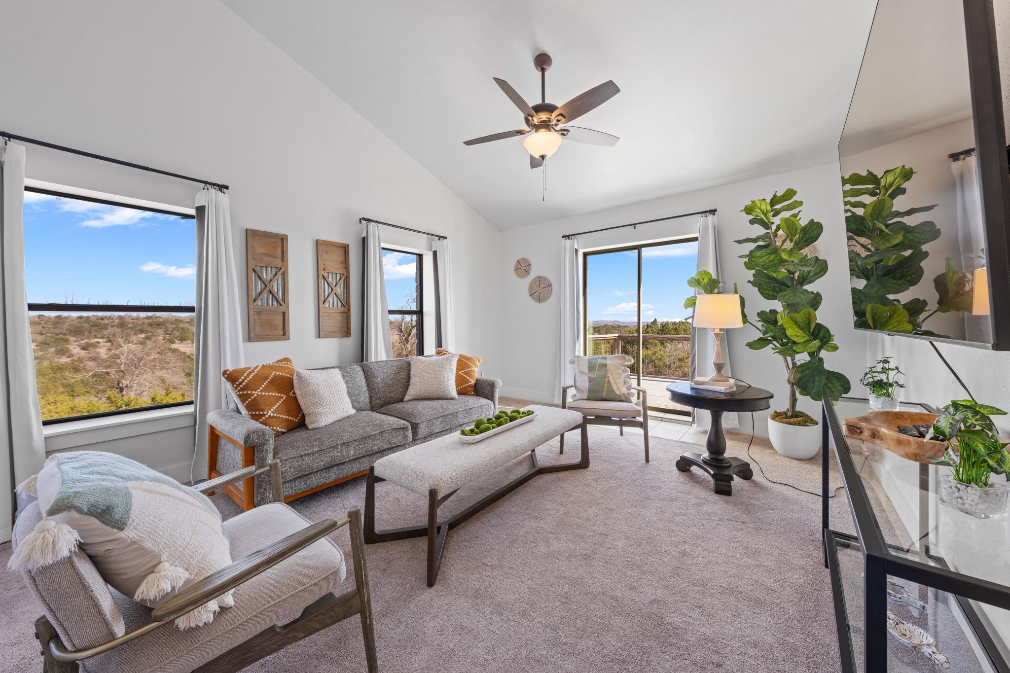 117 Point Rd, Fredericksburg, TX 78624