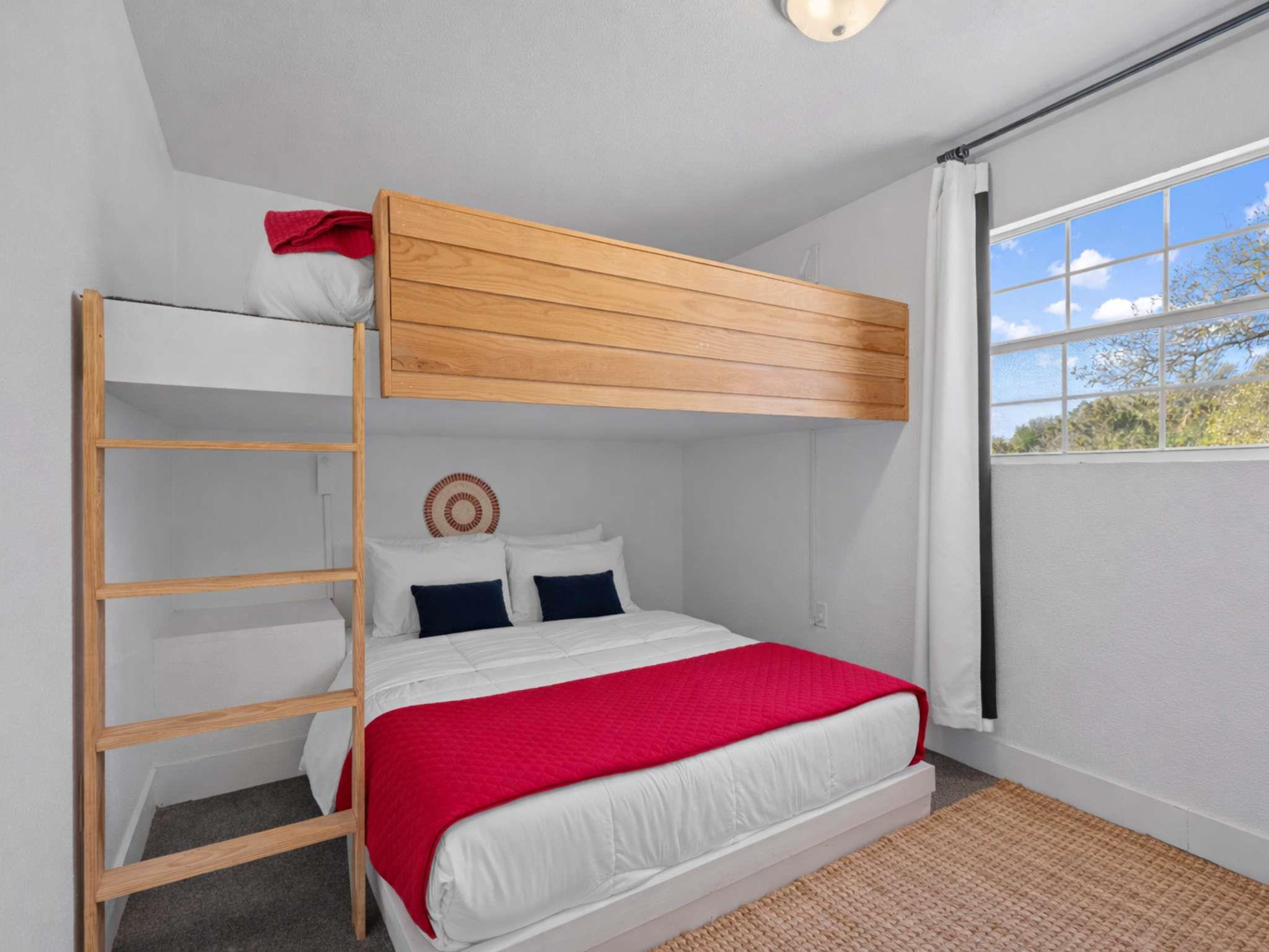 117 Point Rd, Fredericksburg, TX 78624