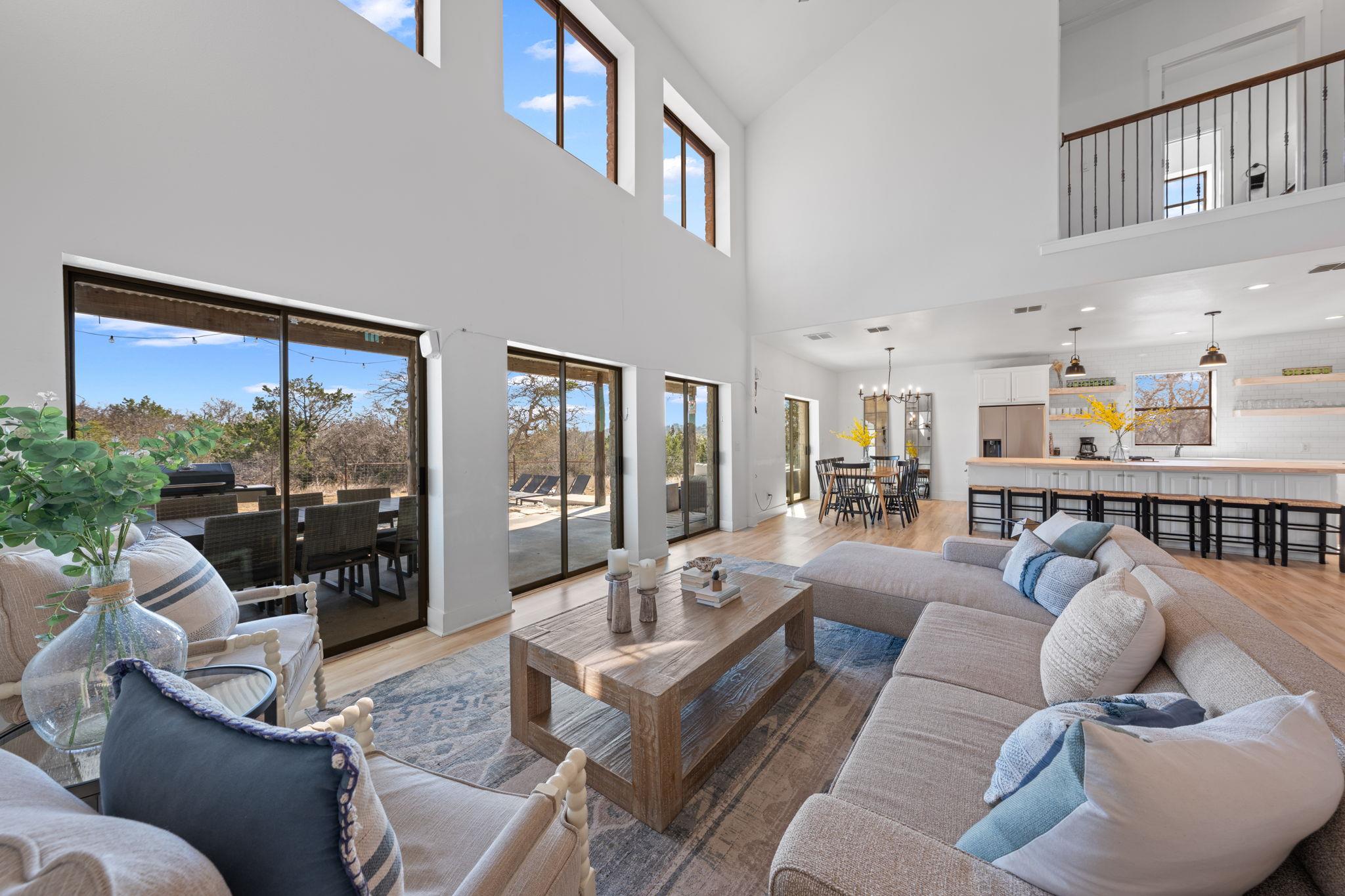 117 Point Rd, Fredericksburg, TX 78624