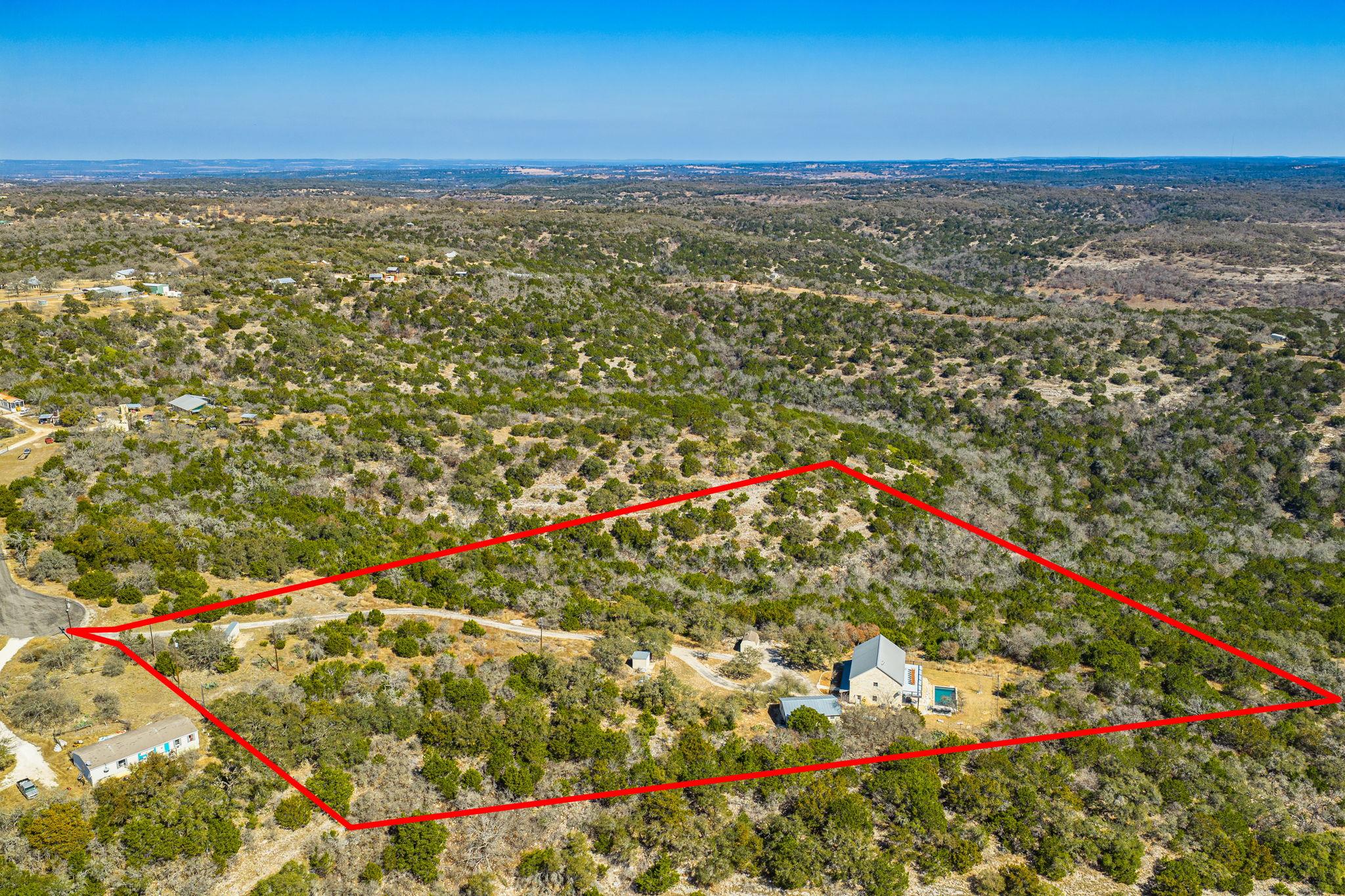 117 Point Rd, Fredericksburg, TX 78624