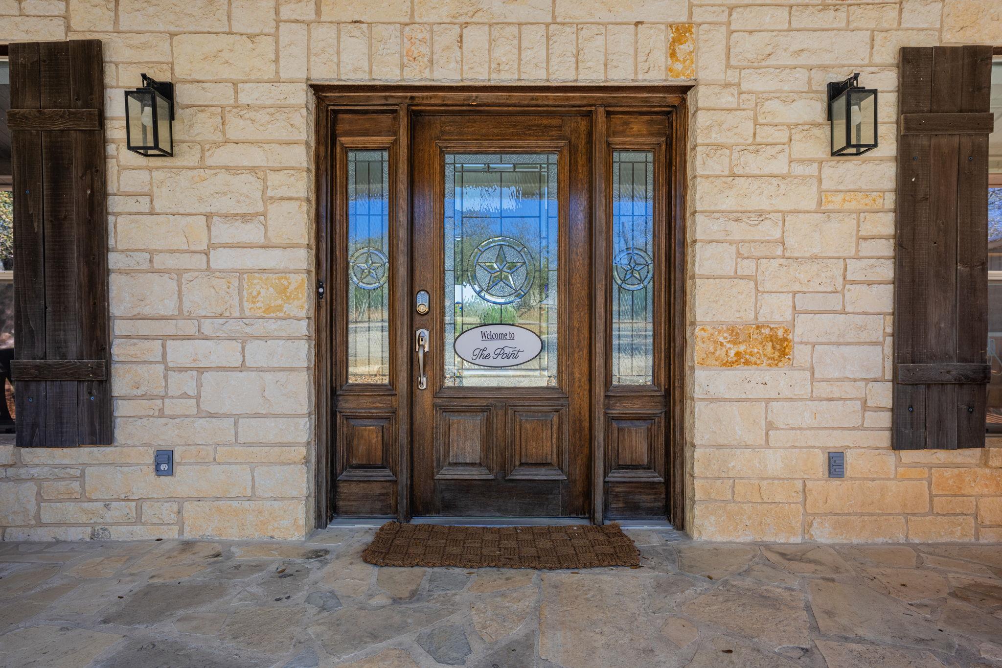 117 Point Rd, Fredericksburg, TX 78624